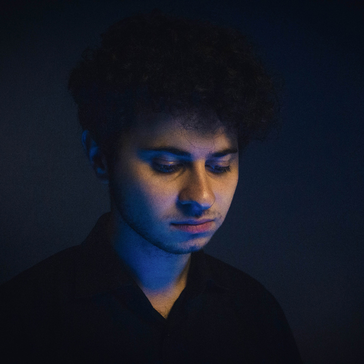 Врываемся в новый год с новыми релизами от музыкантов 33-го региона. Некоторые исполнители красиво завершили 2022 год, выпустив треки перед праздниками, а другие подогрели слушателей в самом начале 2023-го. Есть что послушать! 