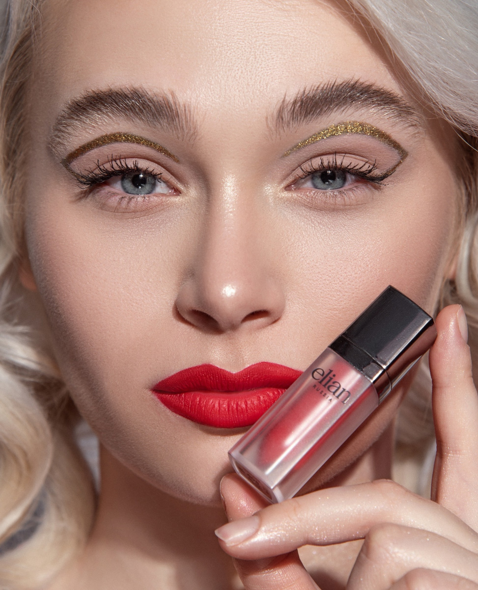 Трудолюбие — секрет успеха, поэтому, когда увидите портрет Елизаветы Иоды на рекламном стенде в крупном магазине косметики, сильно не удивляйтесь. Кольчугинская Дейнерис снова продемонстрировала свой профессионализм и стала амбассадором бренда декоративной косметики с русской душой Elian.