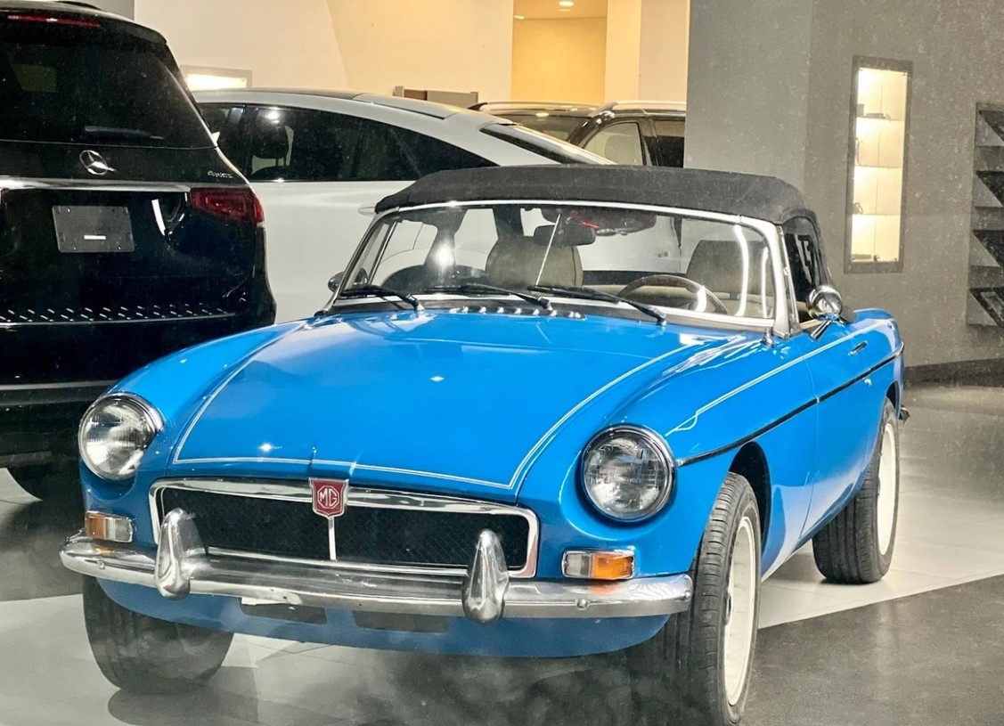 Задумались о покупке нового автомобиля, но хочется чего-то необычного? Тогда обратите внимание на нашу подборку. Эти машины довольно редко встречаются на дорогах сегодня, но их реально приобрести. Причем во Владимирской области. И сделать это могут люди с совершенно разным достатком. Погнали! 