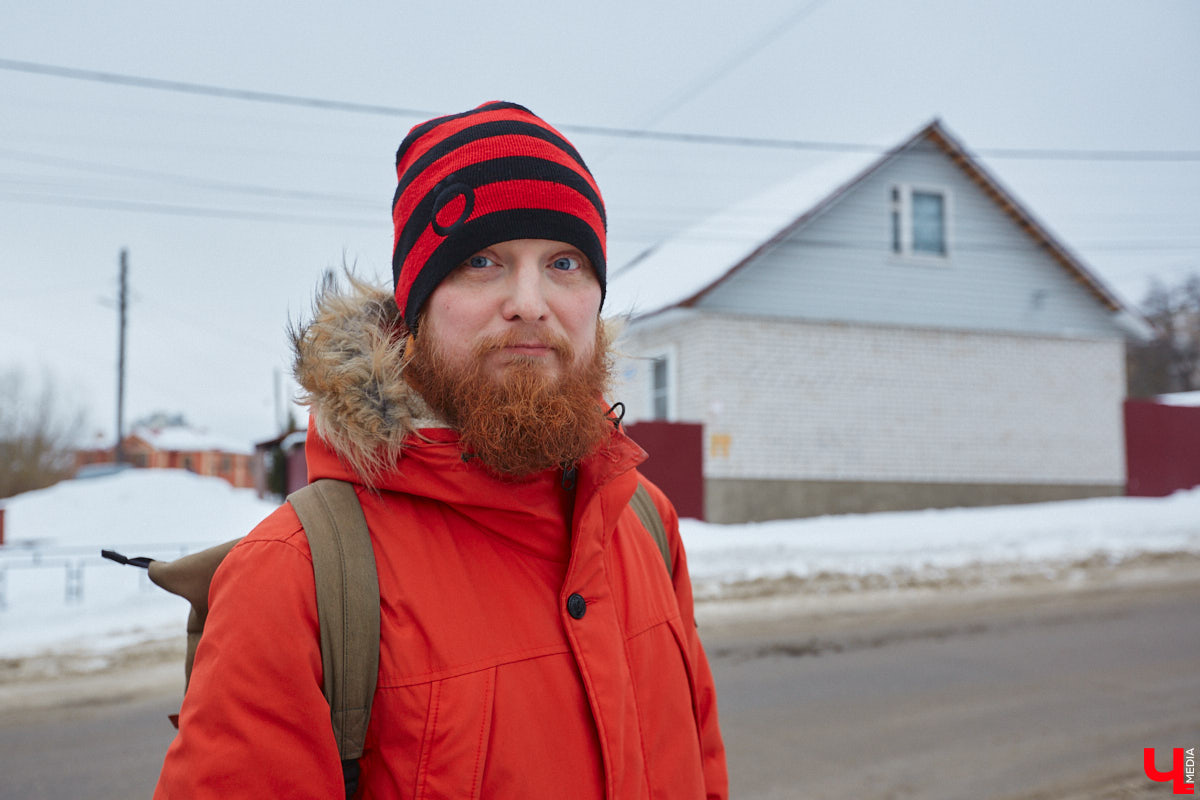Относиться к эпатажному, своенравному, не всегда трезвому представителю русской литературы можно по-всякому, но без интереса следить за его похождениями невозможно. Доказываем это прогулкой с экскурсоводом Владимиром Новиковым по местам лихого студенчества Венички Ерофеева. Встречаемся у школы-интерната на Стрелецкой, надеваем уютные тапочки и потопали!
