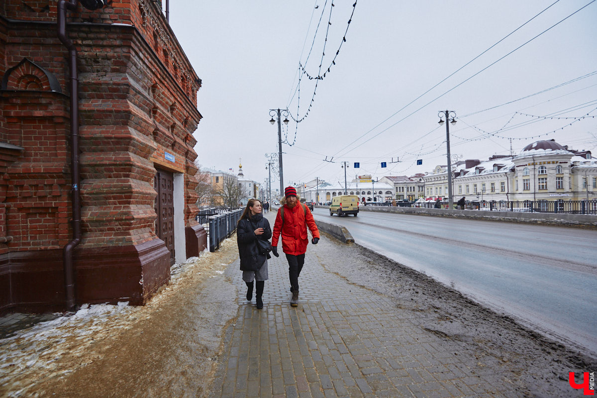Относиться к эпатажному, своенравному, не всегда трезвому представителю русской литературы можно по-всякому, но без интереса следить за его похождениями невозможно. Доказываем это прогулкой с экскурсоводом Владимиром Новиковым по местам лихого студенчества Венички Ерофеева. Встречаемся у школы-интерната на Стрелецкой, надеваем уютные тапочки и потопали!