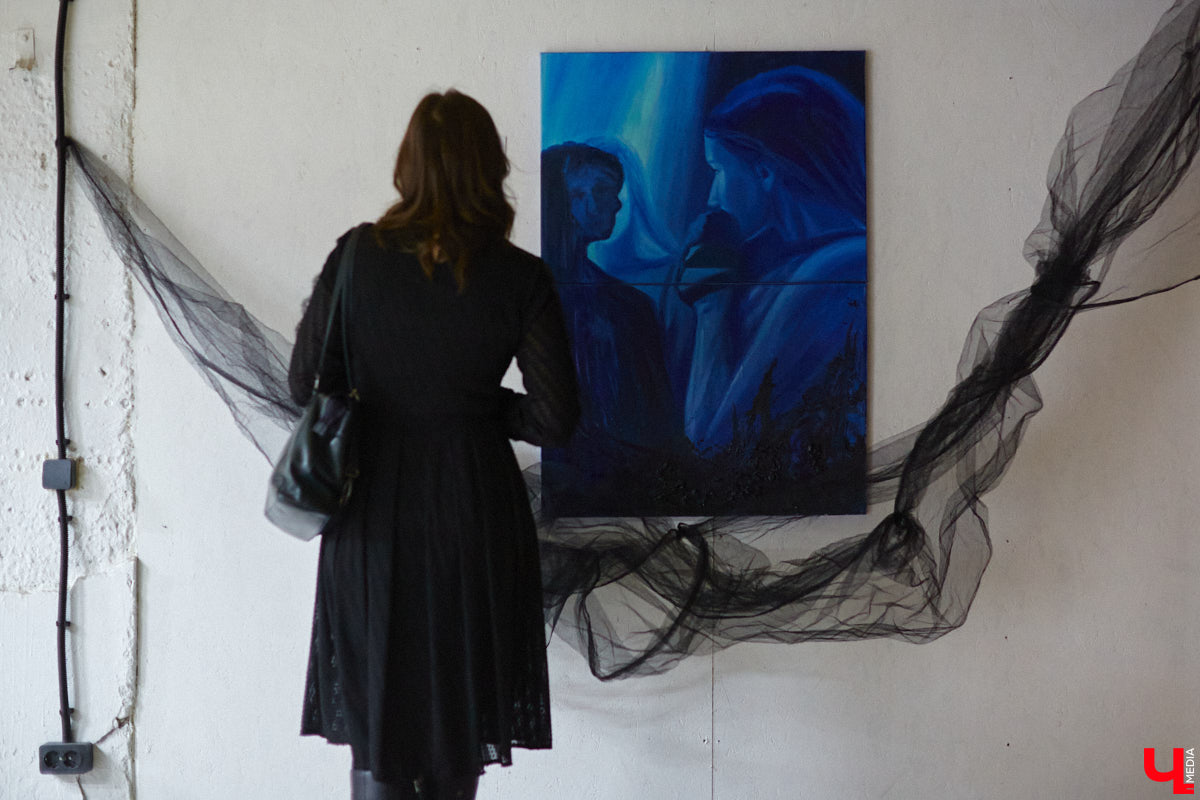 Как выразить чувство искренней любви, боль от потери, надежду на лучшее? Как зафиксировать каждое движение души, зримо воплотить свои размышления о жизни и смерти? Екатерина Пакина, взявшая себе творческий псевдоним Кауа, нашла для себя три разных способа самовыражения.