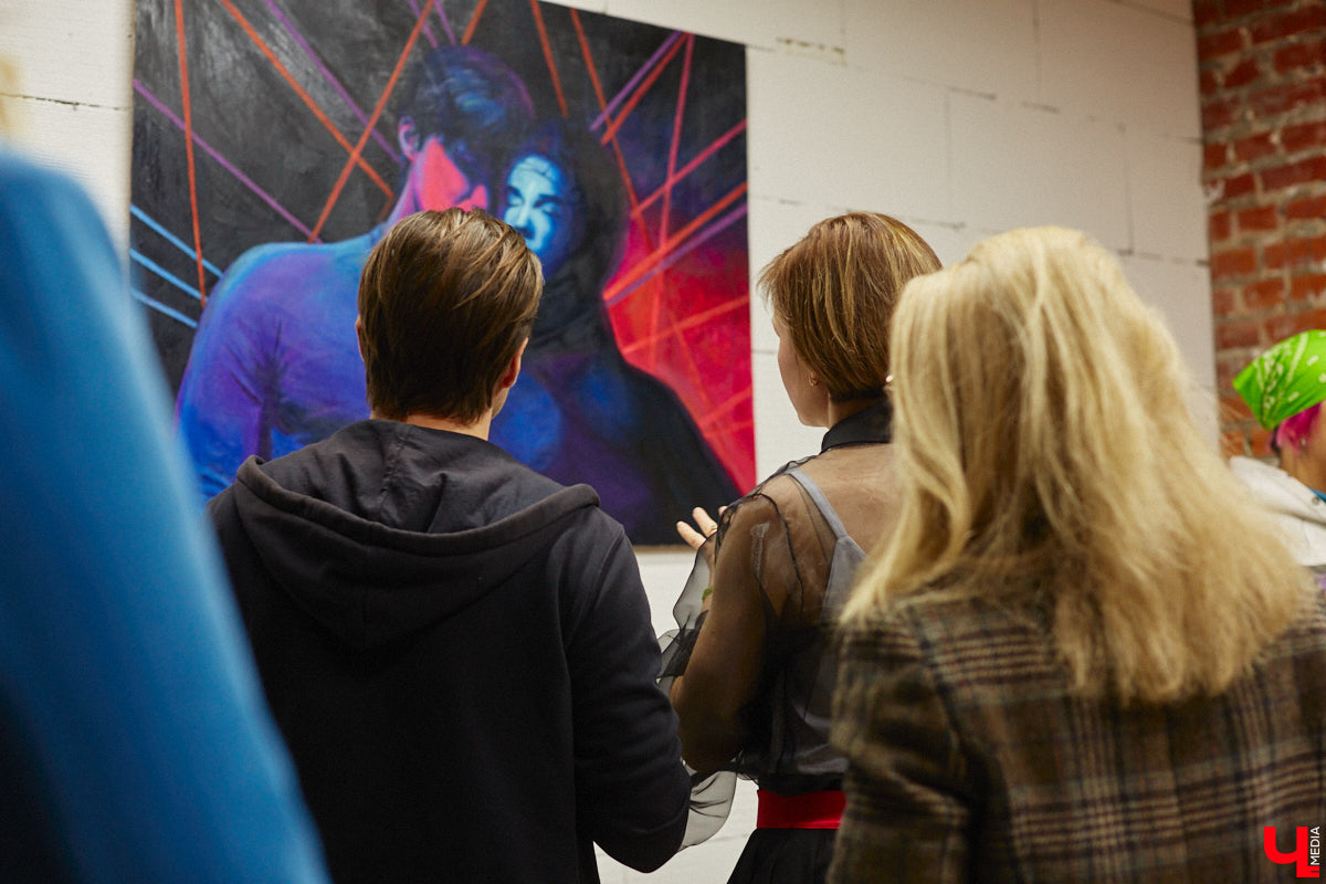 Как выразить чувство искренней любви, боль от потери, надежду на лучшее? Как зафиксировать каждое движение души, зримо воплотить свои размышления о жизни и смерти? Екатерина Пакина, взявшая себе творческий псевдоним Кауа, нашла для себя три разных способа самовыражения.