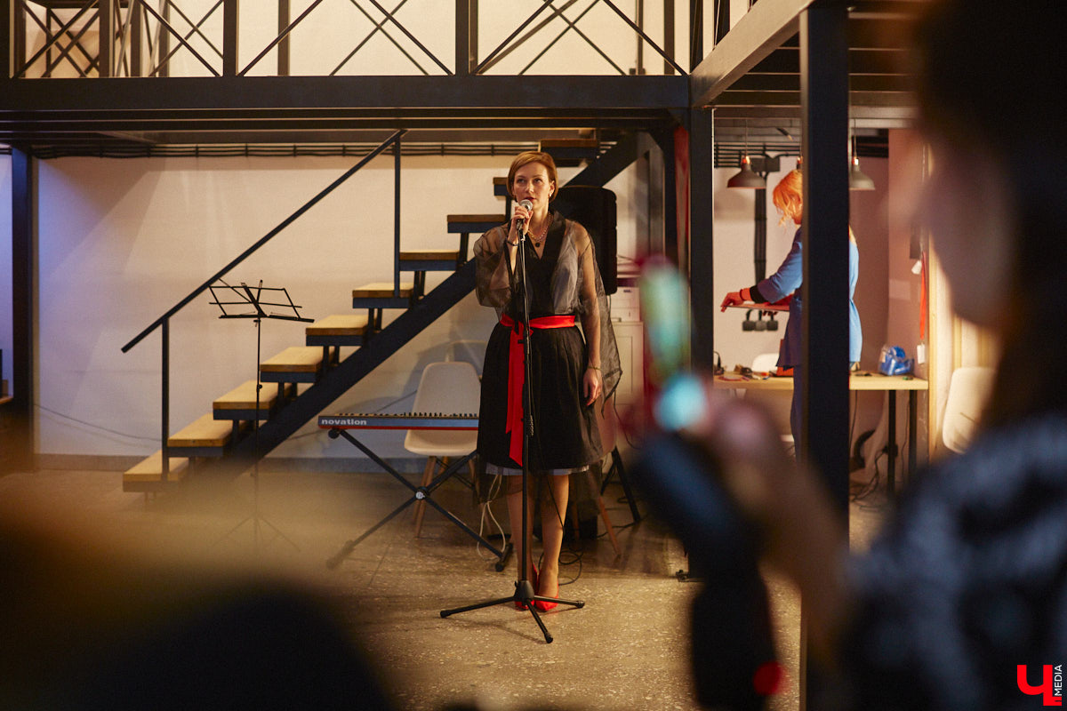 Как выразить чувство искренней любви, боль от потери, надежду на лучшее? Как зафиксировать каждое движение души, зримо воплотить свои размышления о жизни и смерти? Екатерина Пакина, взявшая себе творческий псевдоним Кауа, нашла для себя три разных способа самовыражения.