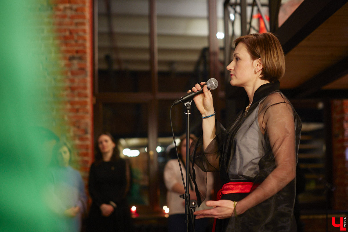 Как выразить чувство искренней любви, боль от потери, надежду на лучшее? Как зафиксировать каждое движение души, зримо воплотить свои размышления о жизни и смерти? Екатерина Пакина, взявшая себе творческий псевдоним Кауа, нашла для себя три разных способа самовыражения.