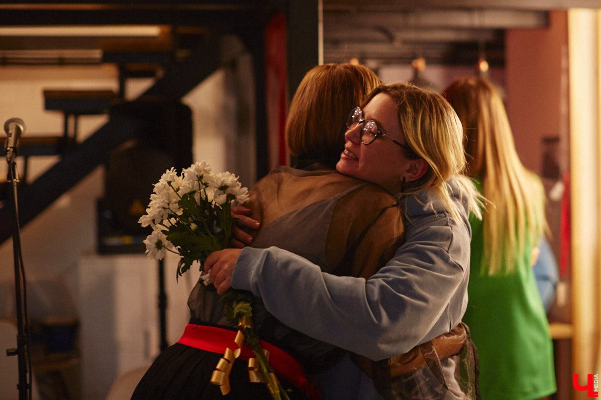 Как выразить чувство искренней любви, боль от потери, надежду на лучшее? Как зафиксировать каждое движение души, зримо воплотить свои размышления о жизни и смерти? Екатерина Пакина, взявшая себе творческий псевдоним Кауа, нашла для себя три разных способа самовыражения.