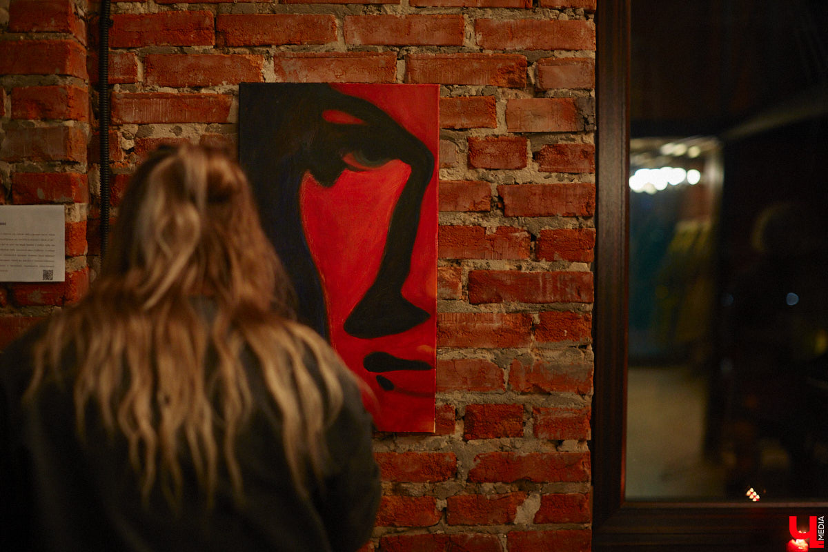 Как выразить чувство искренней любви, боль от потери, надежду на лучшее? Как зафиксировать каждое движение души, зримо воплотить свои размышления о жизни и смерти? Екатерина Пакина, взявшая себе творческий псевдоним Кауа, нашла для себя три разных способа самовыражения.