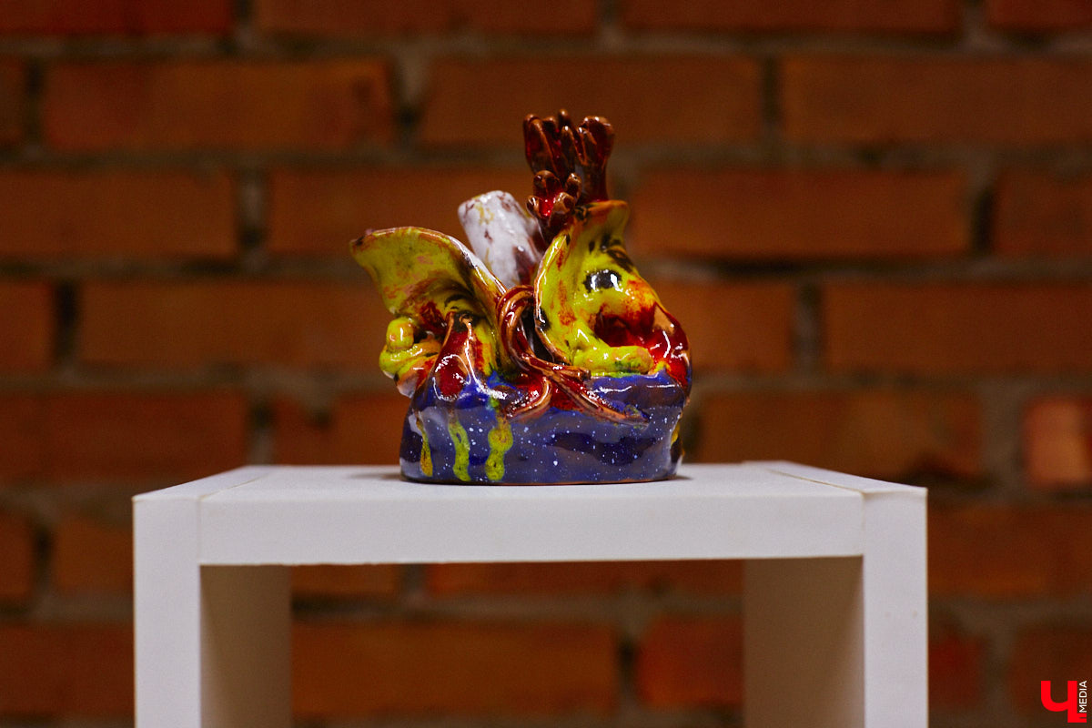 Как выразить чувство искренней любви, боль от потери, надежду на лучшее? Как зафиксировать каждое движение души, зримо воплотить свои размышления о жизни и смерти? Екатерина Пакина, взявшая себе творческий псевдоним Кауа, нашла для себя три разных способа самовыражения.