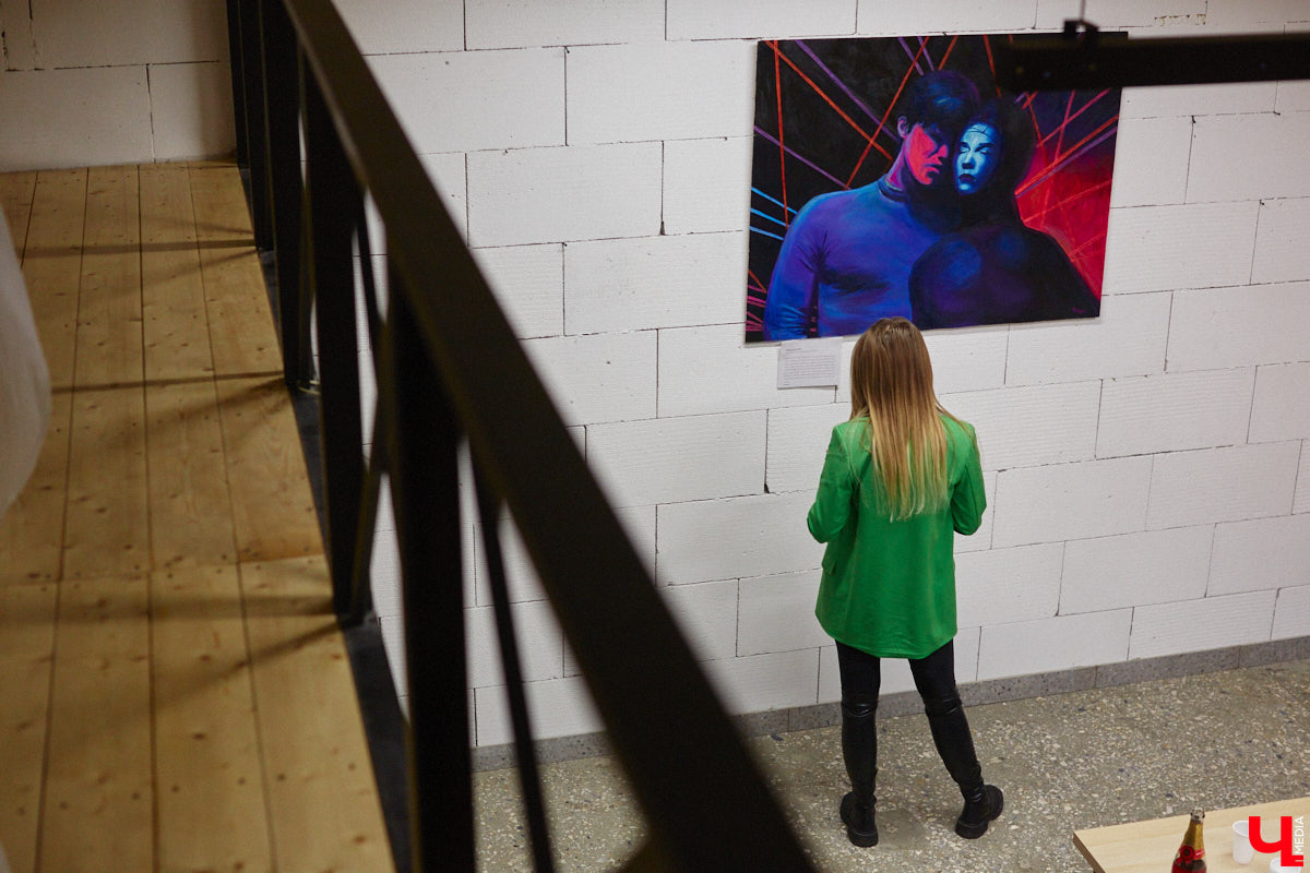 Как выразить чувство искренней любви, боль от потери, надежду на лучшее? Как зафиксировать каждое движение души, зримо воплотить свои размышления о жизни и смерти? Екатерина Пакина, взявшая себе творческий псевдоним Кауа, нашла для себя три разных способа самовыражения.