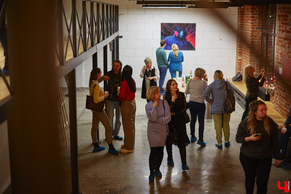 Как выразить чувство искренней любви, боль от потери, надежду на лучшее? Как зафиксировать каждое движение души, зримо воплотить свои размышления о жизни и смерти? Екатерина Пакина, взявшая себе творческий псевдоним Кауа, нашла для себя три разных способа самовыражения.