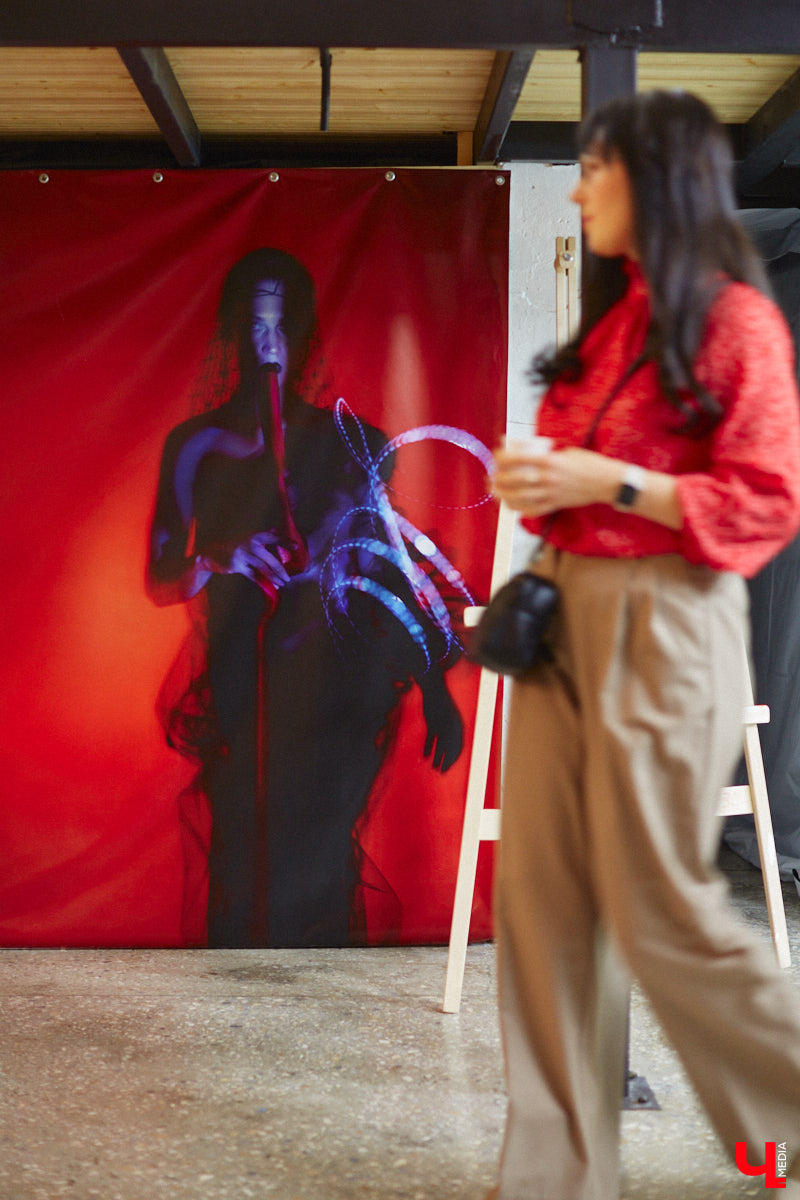 Как выразить чувство искренней любви, боль от потери, надежду на лучшее? Как зафиксировать каждое движение души, зримо воплотить свои размышления о жизни и смерти? Екатерина Пакина, взявшая себе творческий псевдоним Кауа, нашла для себя три разных способа самовыражения.