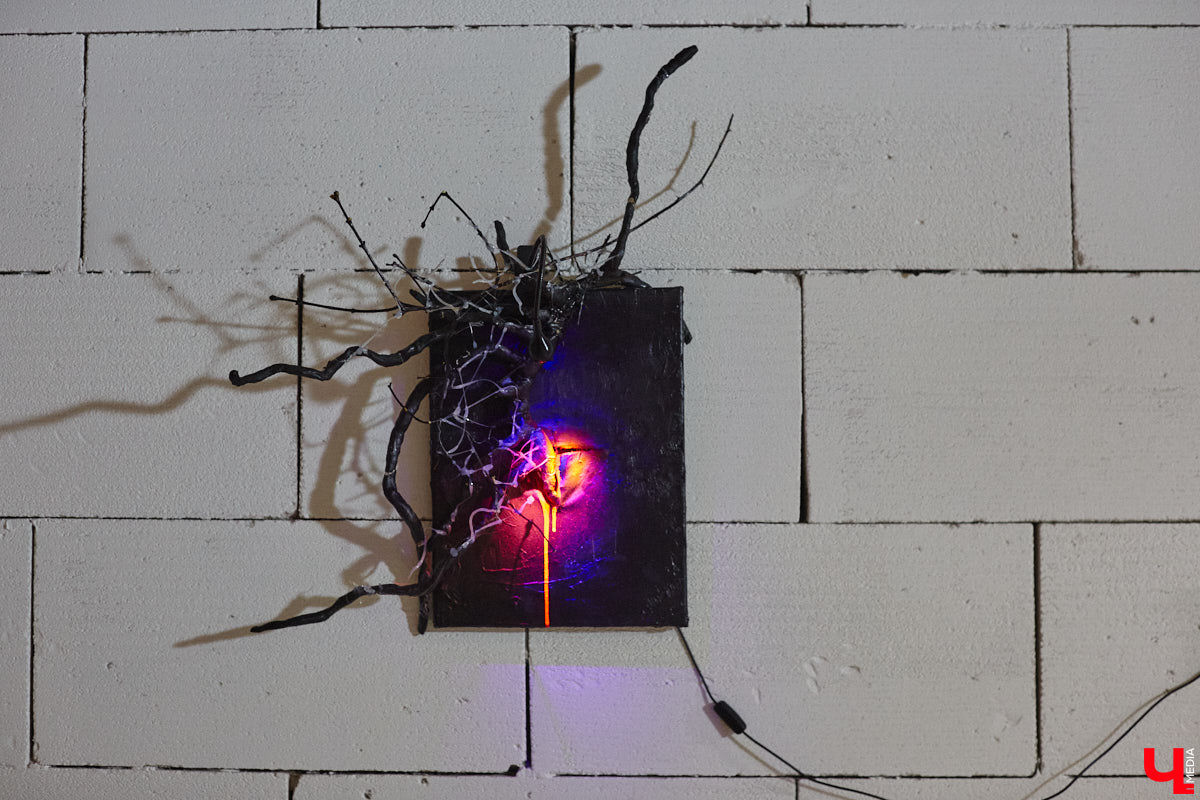 Как выразить чувство искренней любви, боль от потери, надежду на лучшее? Как зафиксировать каждое движение души, зримо воплотить свои размышления о жизни и смерти? Екатерина Пакина, взявшая себе творческий псевдоним Кауа, нашла для себя три разных способа самовыражения.