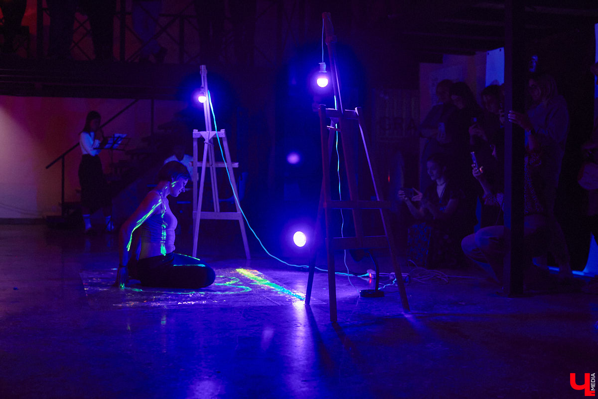 Как выразить чувство искренней любви, боль от потери, надежду на лучшее? Как зафиксировать каждое движение души, зримо воплотить свои размышления о жизни и смерти? Екатерина Пакина, взявшая себе творческий псевдоним Кауа, нашла для себя три разных способа самовыражения.