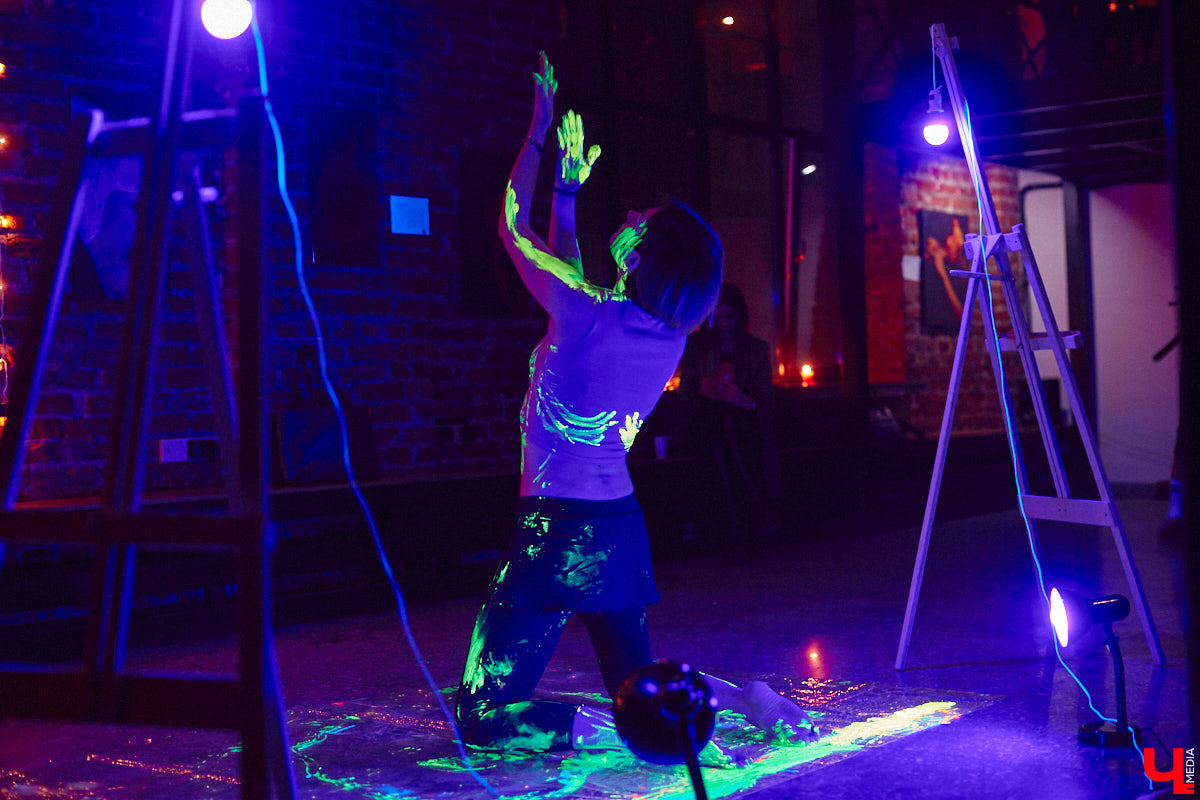 Как выразить чувство искренней любви, боль от потери, надежду на лучшее? Как зафиксировать каждое движение души, зримо воплотить свои размышления о жизни и смерти? Екатерина Пакина, взявшая себе творческий псевдоним Кауа, нашла для себя три разных способа самовыражения.