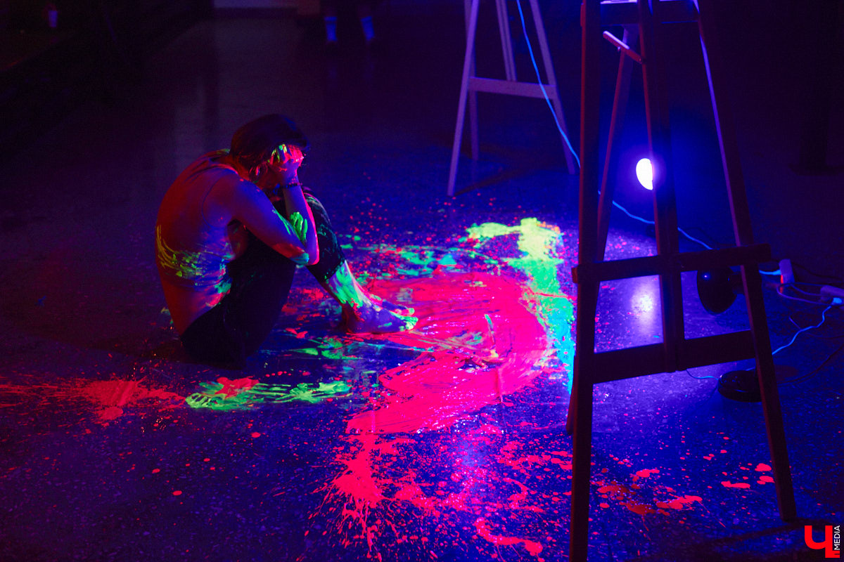 Как выразить чувство искренней любви, боль от потери, надежду на лучшее? Как зафиксировать каждое движение души, зримо воплотить свои размышления о жизни и смерти? Екатерина Пакина, взявшая себе творческий псевдоним Кауа, нашла для себя три разных способа самовыражения.