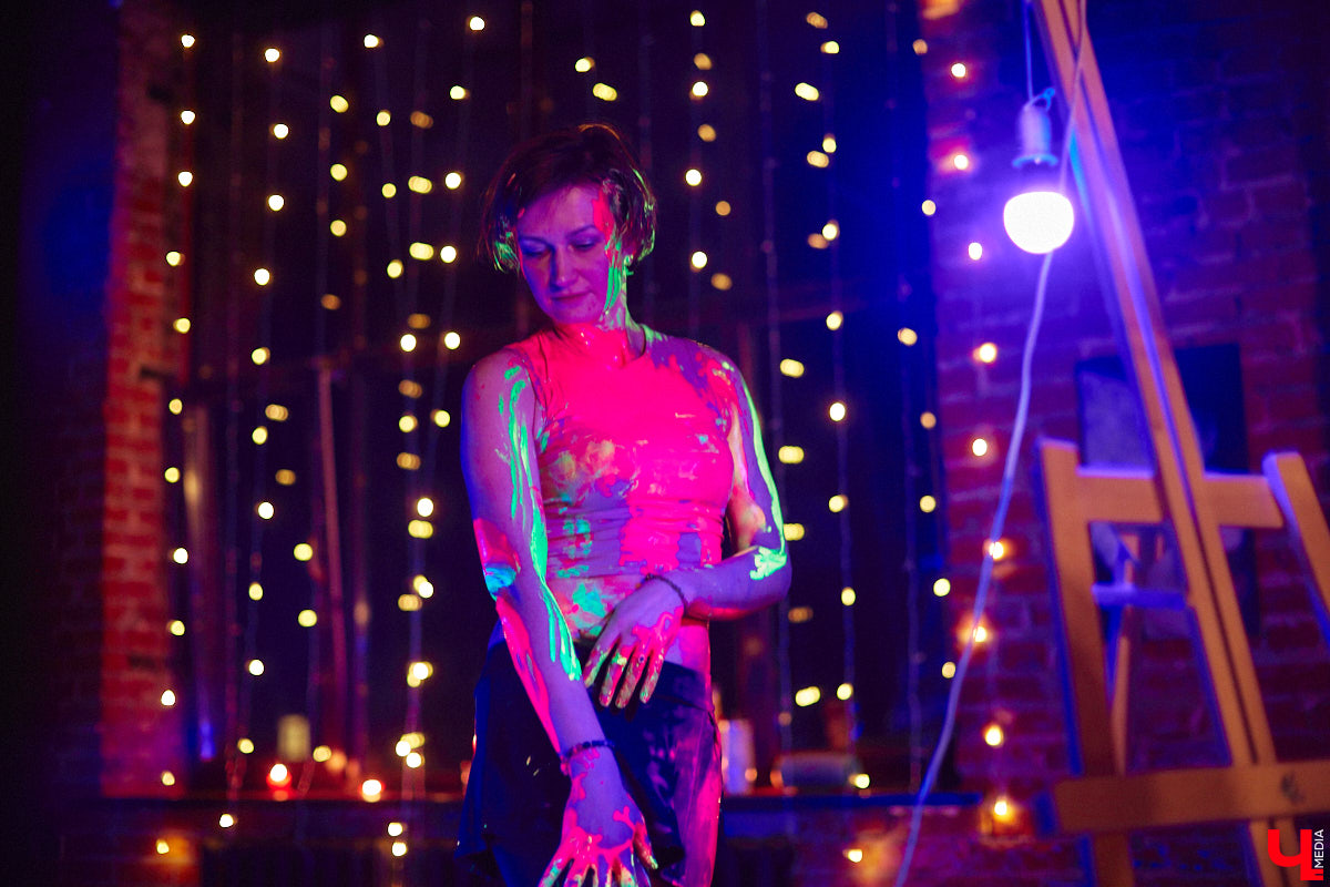 Как выразить чувство искренней любви, боль от потери, надежду на лучшее? Как зафиксировать каждое движение души, зримо воплотить свои размышления о жизни и смерти? Екатерина Пакина, взявшая себе творческий псевдоним Кауа, нашла для себя три разных способа самовыражения.