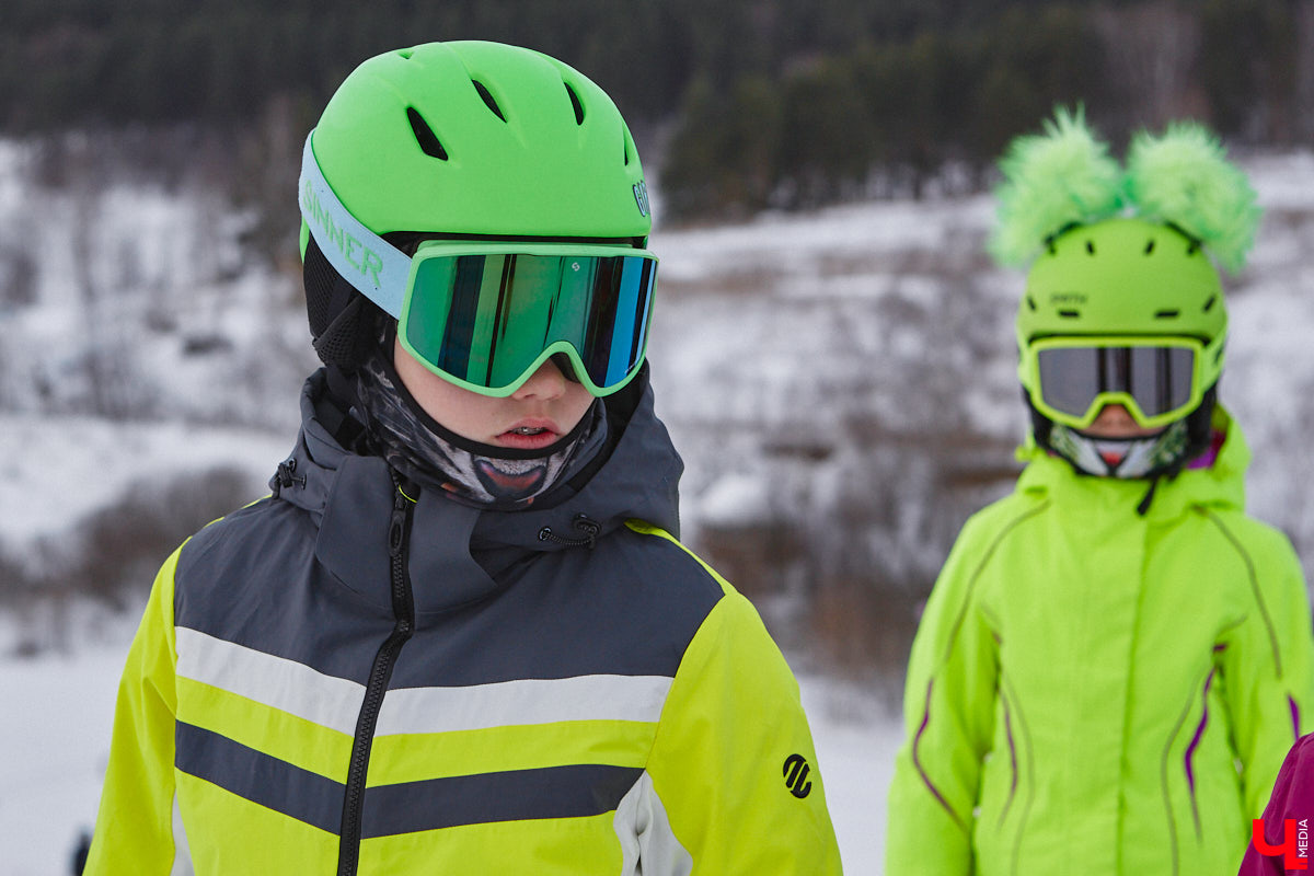 Где же совершенствовать райдерские навыки, если во Владимирской области зимние виды спорта совсем не развиты? Едем на Заячью гору, где преподаёт Анна Ларионова — мастер спорта международного класса, участница зимних Олимпийских игр 1998 года в Нагано, чемпионка Европы, тренер с более чем 20-летним стажем и опытом инструкторства в Швейцарии. Около года назад лыжница прибыла сюда, чтобы расшевелить горнолыжный спорт 33-го региона! О профессиональных тренировках, модернизации склонов и менее экстремальных активностях Заячьей горки рассказывает «Ключ-Медиа».