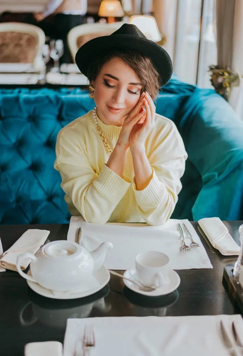 «Не в деньгах счастье, а в их количестве», – гласит известный афоризм. Все хотят быть обеспеченными, но у большинства найдется сотня причин, почему это не удается. Коуч из Владимира Элина Оруджева не признает ни одну из них. По ее мнению, привлечь большие деньги может любой. Работающий способ она подсказала «Ключ-Медиа».