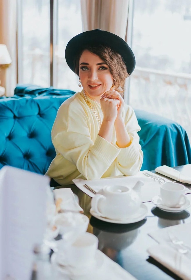 «Не в деньгах счастье, а в их количестве», – гласит известный афоризм. Все хотят быть обеспеченными, но у большинства найдется сотня причин, почему это не удается. Коуч из Владимира Элина Оруджева не признает ни одну из них. По ее мнению, привлечь большие деньги может любой. Работающий способ она подсказала «Ключ-Медиа».