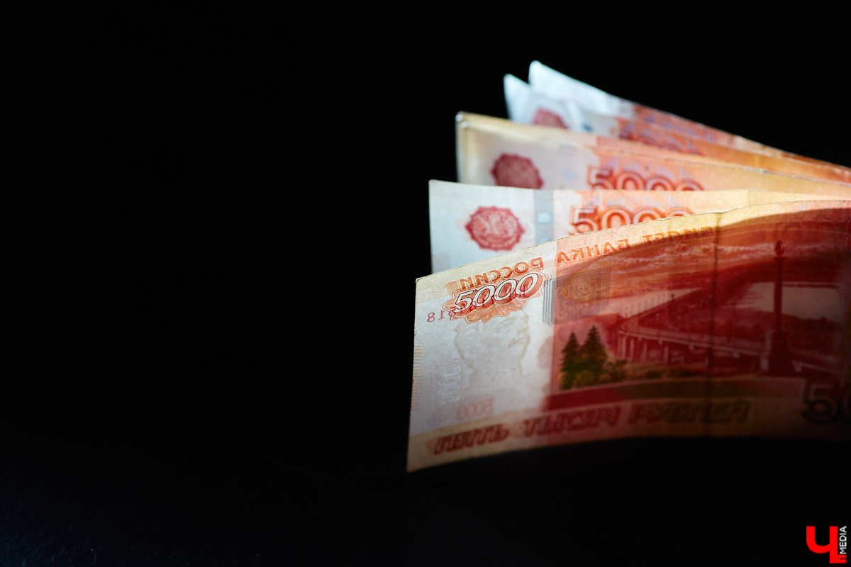 «Не в деньгах счастье, а в их количестве», – гласит известный афоризм. Все хотят быть обеспеченными, но у большинства найдется сотня причин, почему это не удается. Коуч из Владимира Элина Оруджева не признает ни одну из них. По ее мнению, привлечь большие деньги может любой. Работающий способ она подсказала «Ключ-Медиа».