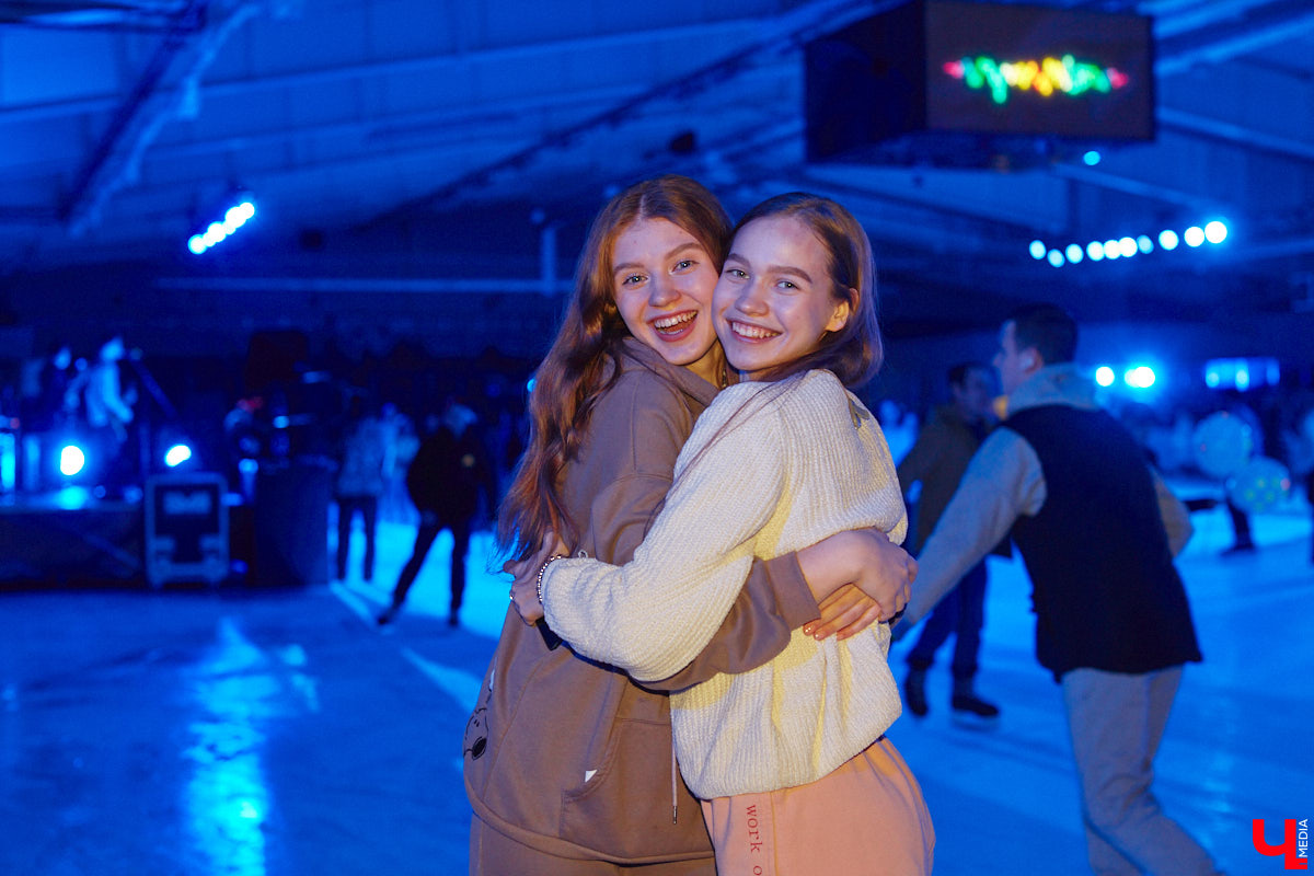 Владимирские студенты отметили Татьянин день на льду. Учащихся города пригласили на неоновую дискотеку. Праздник продолжался почти три часа. Если вы были на катке, ищите себя на фото от «Ключ-Медиа».