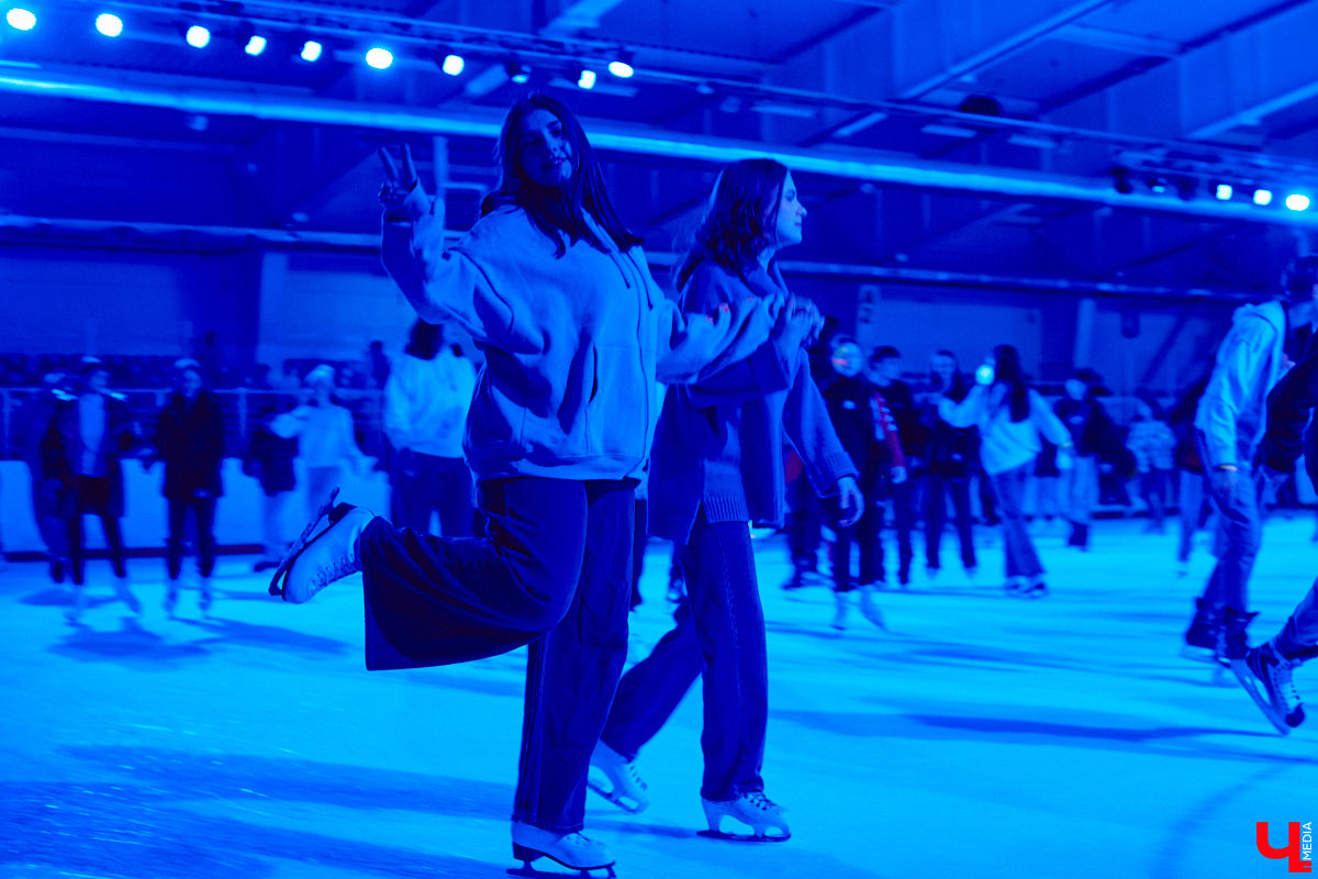 Владимирские студенты отметили Татьянин день на льду. Учащихся города пригласили на неоновую дискотеку. Праздник продолжался почти три часа. Если вы были на катке, ищите себя на фото от «Ключ-Медиа».