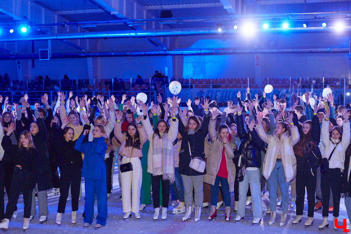 Владимирские студенты отметили Татьянин день на льду. Учащихся города пригласили на неоновую дискотеку. Праздник продолжался почти три часа. Если вы были на катке, ищите себя на фото от «Ключ-Медиа».