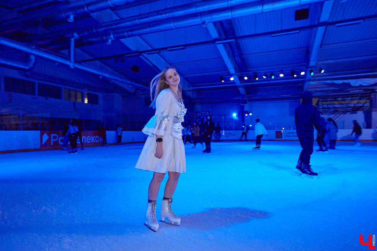 Владимирские студенты отметили Татьянин день на льду. Учащихся города пригласили на неоновую дискотеку. Праздник продолжался почти три часа. Если вы были на катке, ищите себя на фото от «Ключ-Медиа».