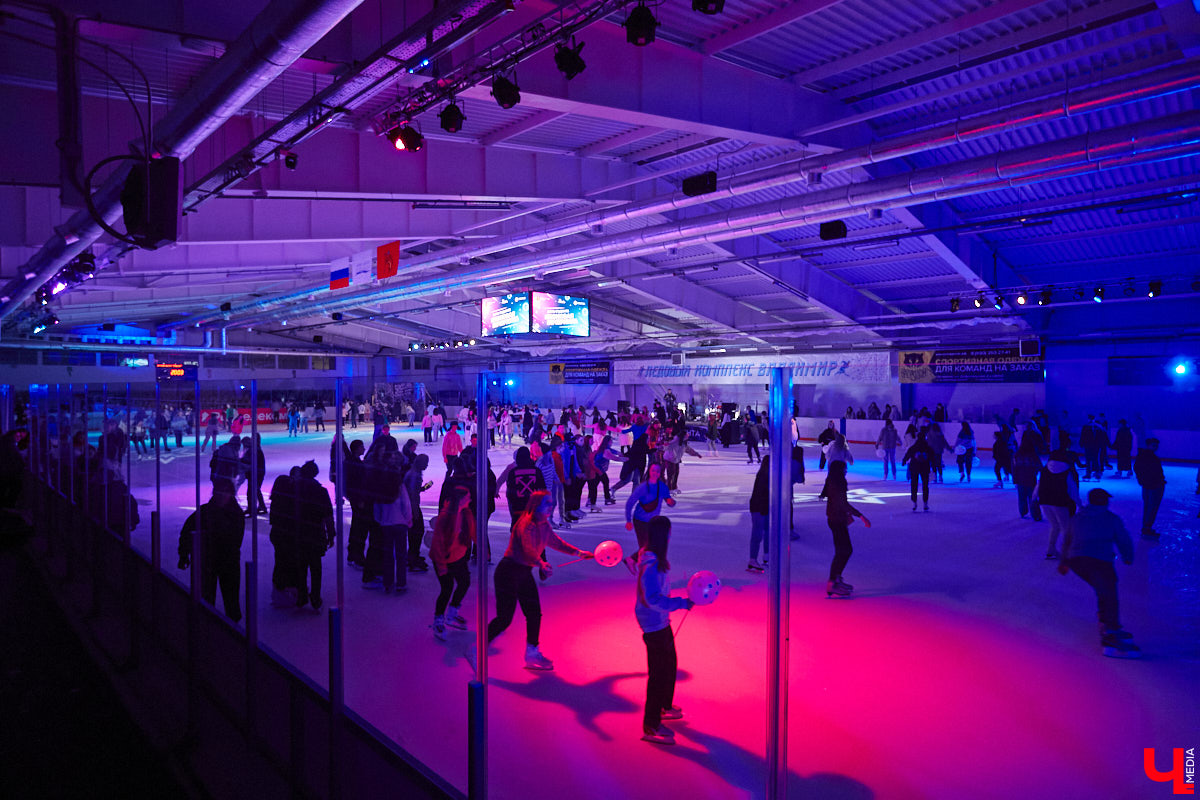 Владимирские студенты отметили Татьянин день на льду. Учащихся города пригласили на неоновую дискотеку. Праздник продолжался почти три часа. Если вы были на катке, ищите себя на фото от «Ключ-Медиа».