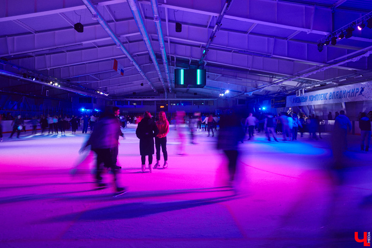 Владимирские студенты отметили Татьянин день на льду. Учащихся города пригласили на неоновую дискотеку. Праздник продолжался почти три часа. Если вы были на катке, ищите себя на фото от «Ключ-Медиа».