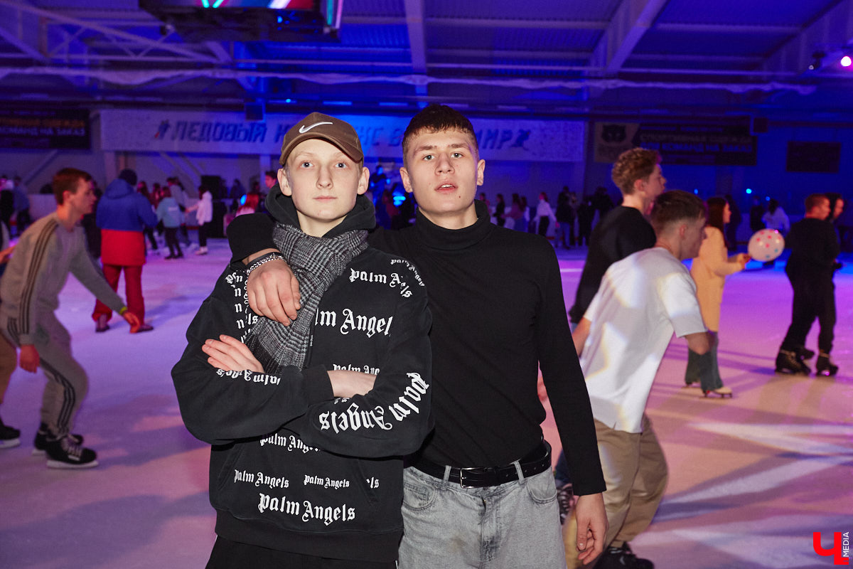 Владимирские студенты отметили Татьянин день на льду. Учащихся города пригласили на неоновую дискотеку. Праздник продолжался почти три часа. Если вы были на катке, ищите себя на фото от «Ключ-Медиа».