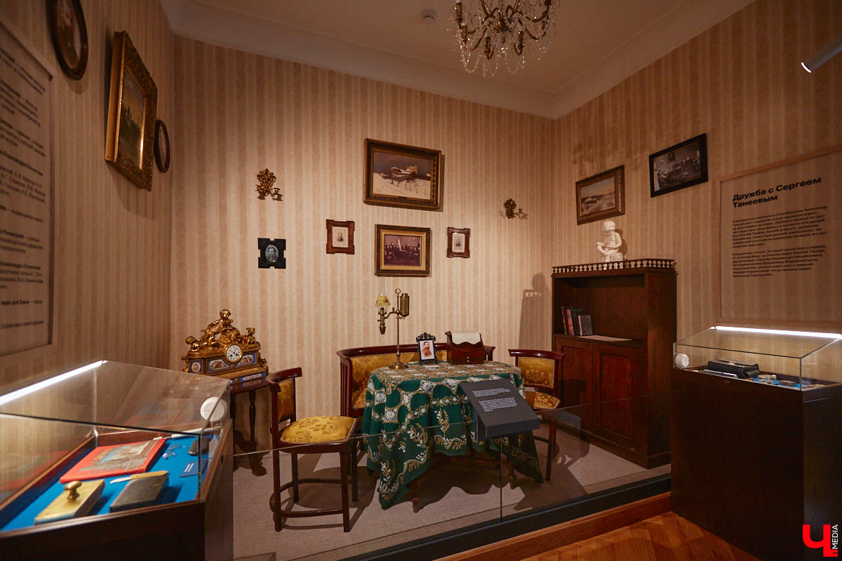 Под конец января, спустя три года реставрации, двери обновлённого Дома-музея Столетовых открылись. План по модернизации выполнен, теперь находиться в жилище семьи Столетовых стало ещё интереснее: внутри стильно, модно, молодёжно, интерактивно. Если раньше до этой культурной локации ноги вас не доводили, то пора ситуацию исправлять. Почему? Рассказываем и показываем в материале.