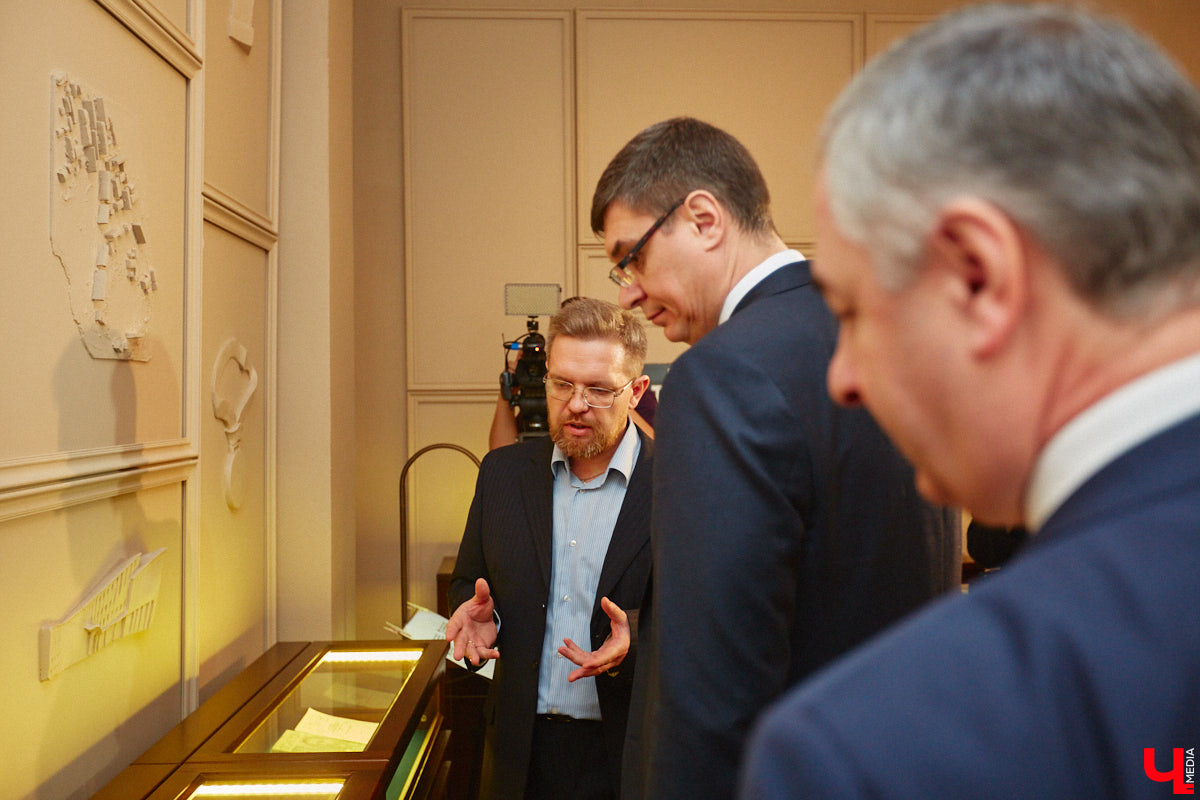 Под конец января, спустя три года реставрации, двери обновлённого Дома-музея Столетовых открылись. План по модернизации выполнен, теперь находиться в жилище семьи Столетовых стало ещё интереснее: внутри стильно, модно, молодёжно, интерактивно. Если раньше до этой культурной локации ноги вас не доводили, то пора ситуацию исправлять. Почему? Рассказываем и показываем в материале.