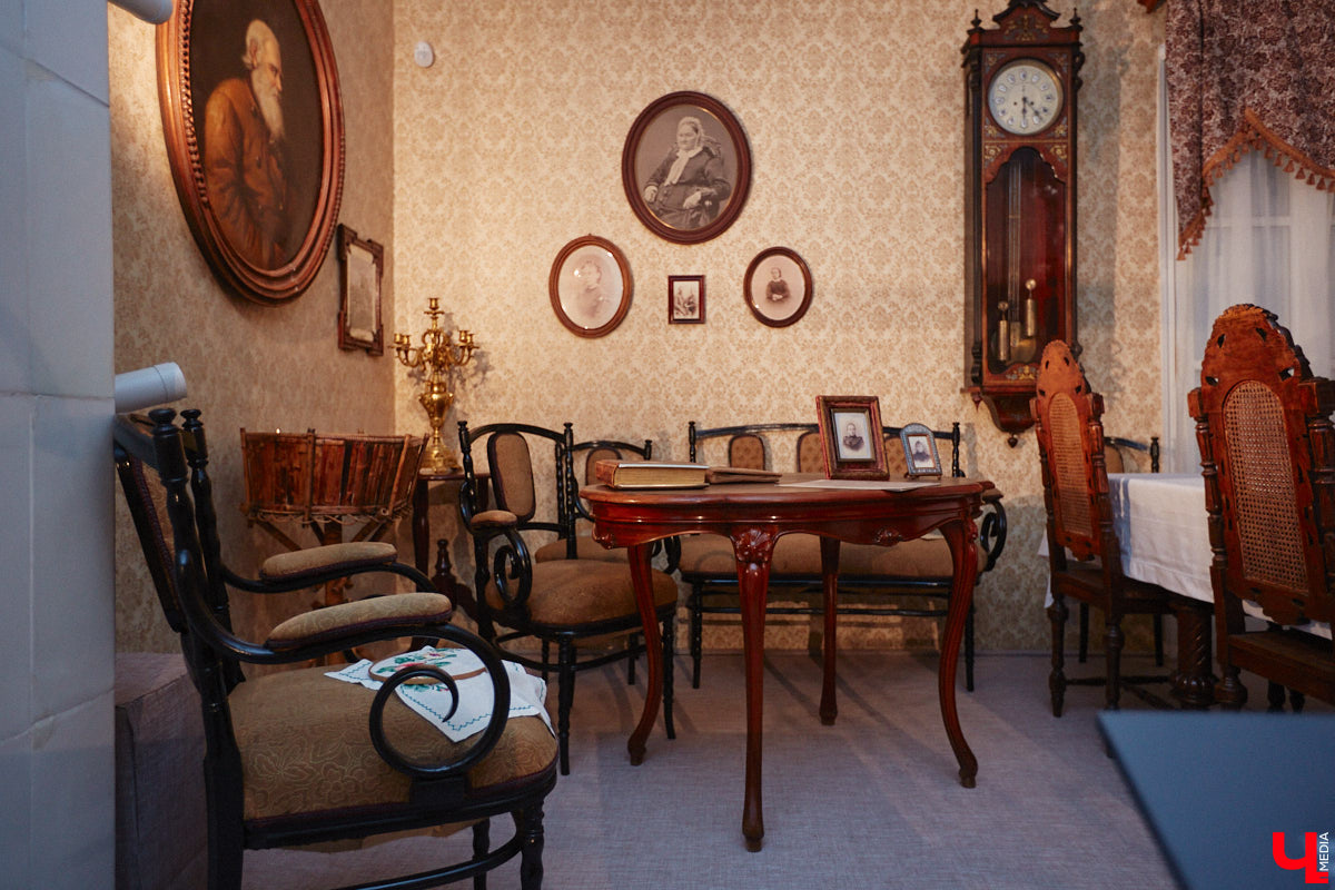 Под конец января, спустя три года реставрации, двери обновлённого Дома-музея Столетовых открылись. План по модернизации выполнен, теперь находиться в жилище семьи Столетовых стало ещё интереснее: внутри стильно, модно, молодёжно, интерактивно. Если раньше до этой культурной локации ноги вас не доводили, то пора ситуацию исправлять. Почему? Рассказываем и показываем в материале.