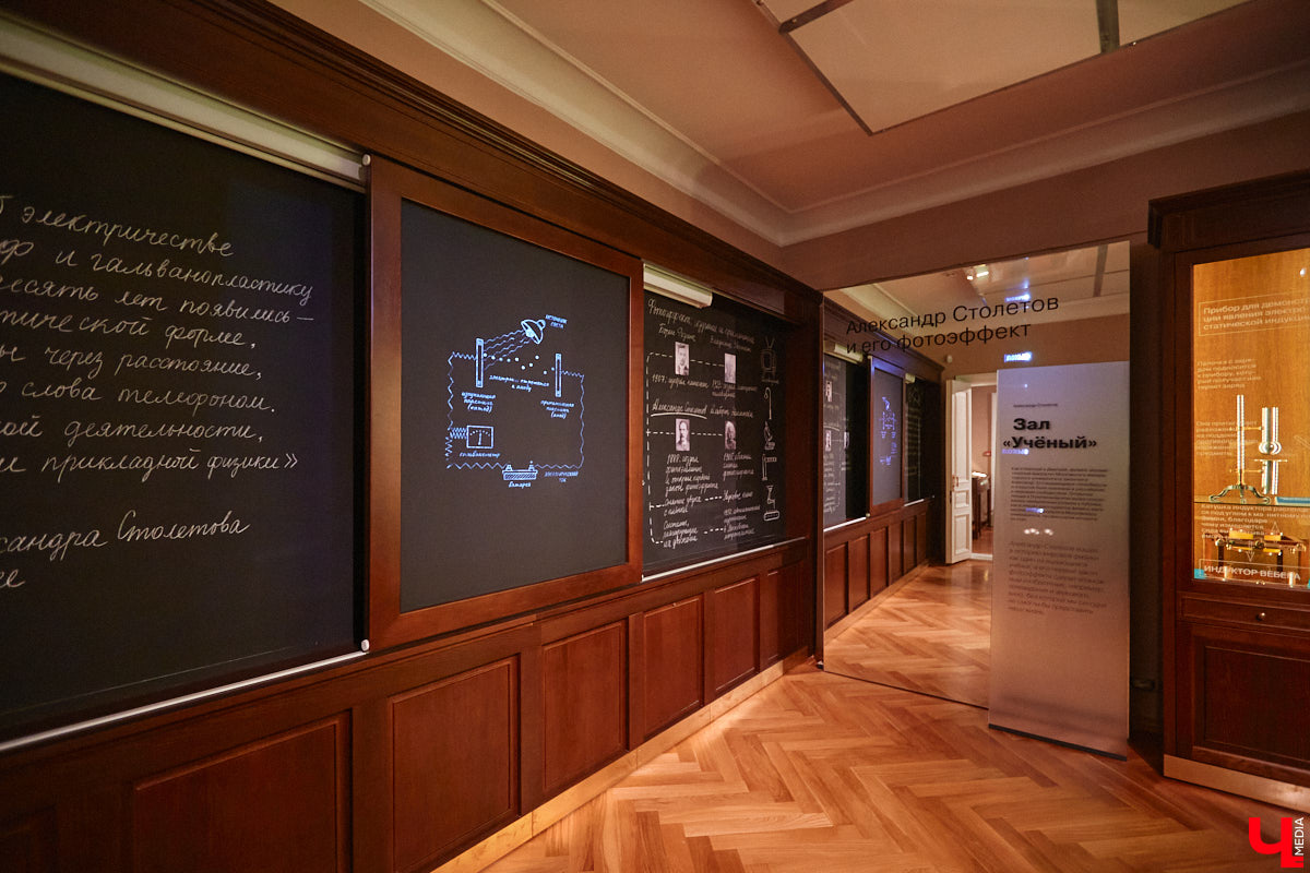 Под конец января, спустя три года реставрации, двери обновлённого Дома-музея Столетовых открылись. План по модернизации выполнен, теперь находиться в жилище семьи Столетовых стало ещё интереснее: внутри стильно, модно, молодёжно, интерактивно. Если раньше до этой культурной локации ноги вас не доводили, то пора ситуацию исправлять. Почему? Рассказываем и показываем в материале.