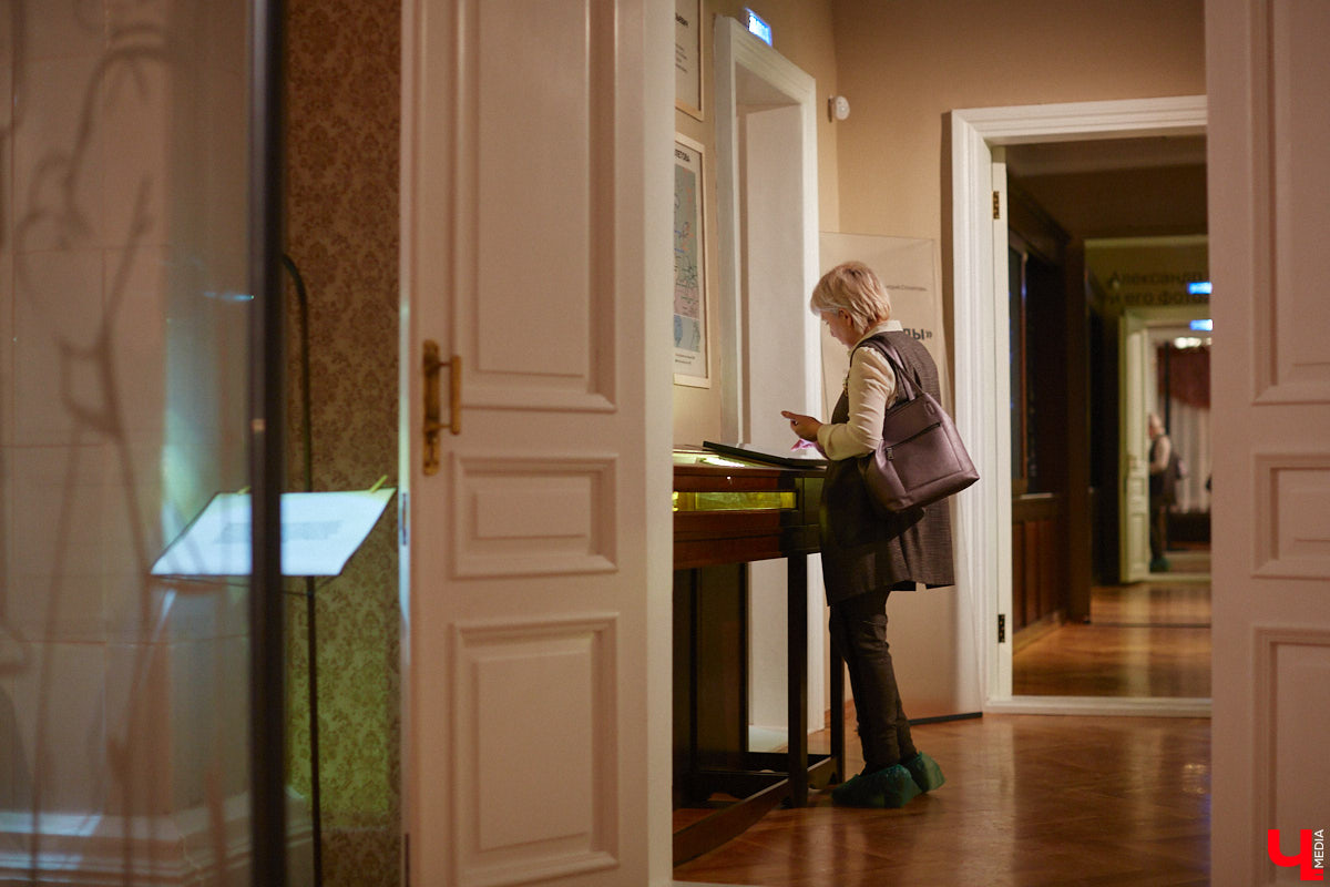 Под конец января, спустя три года реставрации, двери обновлённого Дома-музея Столетовых открылись. План по модернизации выполнен, теперь находиться в жилище семьи Столетовых стало ещё интереснее: внутри стильно, модно, молодёжно, интерактивно. Если раньше до этой культурной локации ноги вас не доводили, то пора ситуацию исправлять. Почему? Рассказываем и показываем в материале.