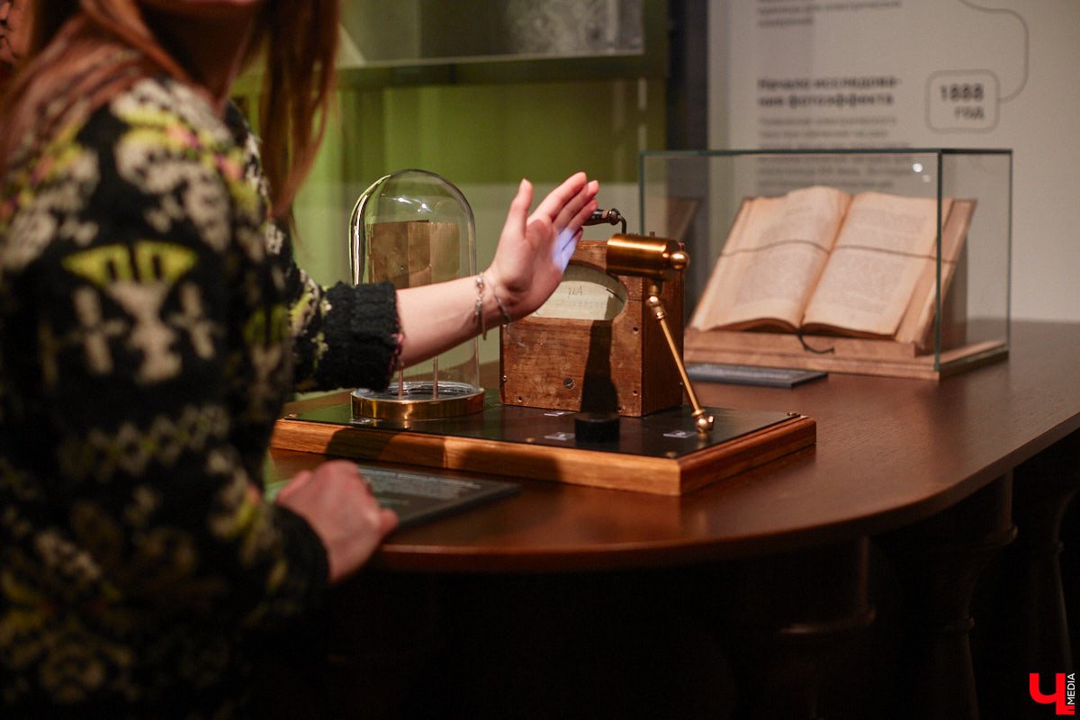 Под конец января, спустя три года реставрации, двери обновлённого Дома-музея Столетовых открылись. План по модернизации выполнен, теперь находиться в жилище семьи Столетовых стало ещё интереснее: внутри стильно, модно, молодёжно, интерактивно. Если раньше до этой культурной локации ноги вас не доводили, то пора ситуацию исправлять. Почему? Рассказываем и показываем в материале.