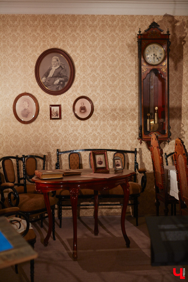 Под конец января, спустя три года реставрации, двери обновлённого Дома-музея Столетовых открылись. План по модернизации выполнен, теперь находиться в жилище семьи Столетовых стало ещё интереснее: внутри стильно, модно, молодёжно, интерактивно. Если раньше до этой культурной локации ноги вас не доводили, то пора ситуацию исправлять. Почему? Рассказываем и показываем в материале.