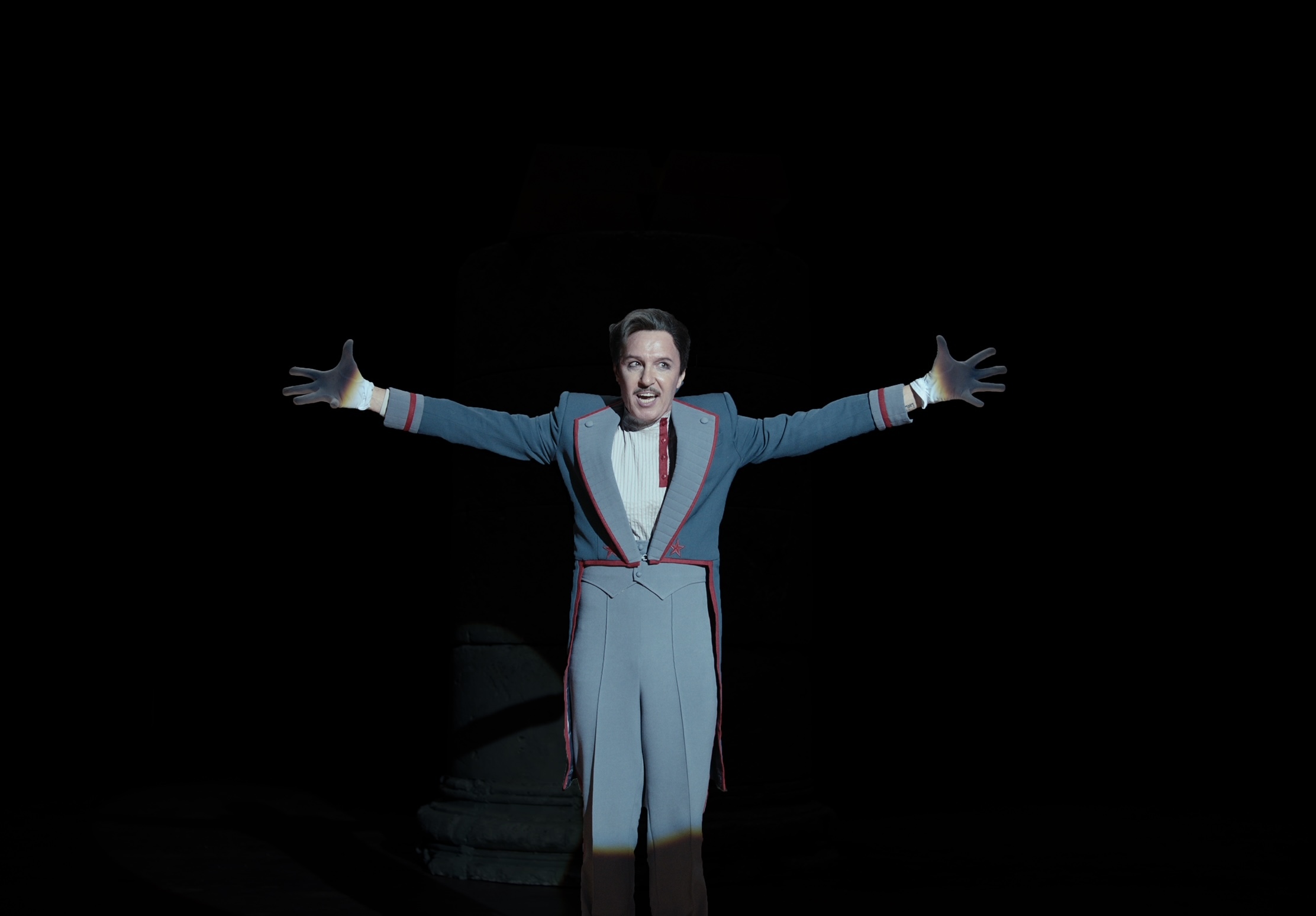 Актриса владимирского театра драмы Елена Серегина приняла участие в съемках одного из самых ожидаемых зрителями фильмов 2023 года. О том, как они проходили, какие наряды были выбраны для гостей из ада и какое впечатление произвели на девушку известные российские актеры, Елена рассказала «Ключ-Медиа».