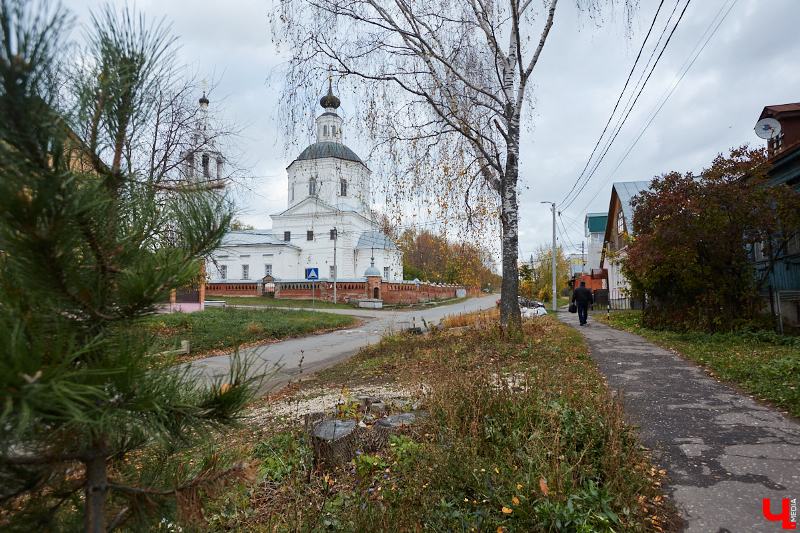 Только из доклада уездного исправника владимирскому губернатору стало известно об обширной благотворительной деятельности владельца Собинской ткацкой фабрики Александра Лосева, которой собственно и в городе Владимире-то не проживал. Большинство объектов, построенных на его деньги, стоят в нашем городе до сих пор.