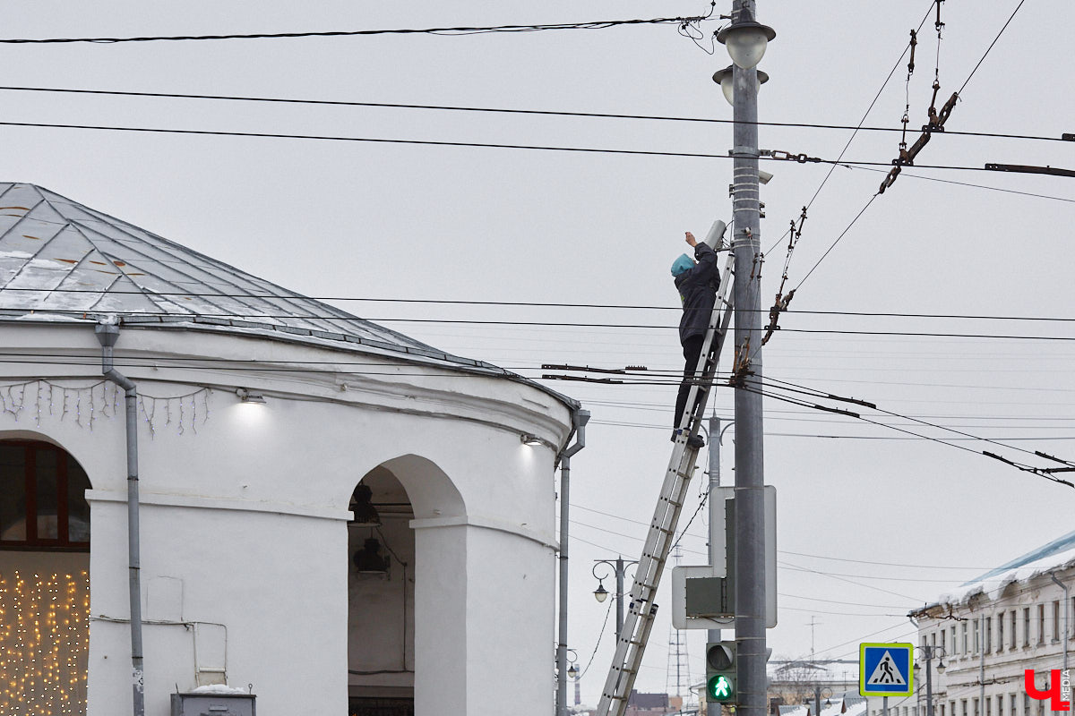 Увы, с 10 февраля за проезд в общественном транспорте владимирцам придется платить больше. Но есть и хорошие новости. Например, обсуждение выделенных полос для автобусов и троллейбусов и создание на улицах города интеллектуальной транспортной системы.