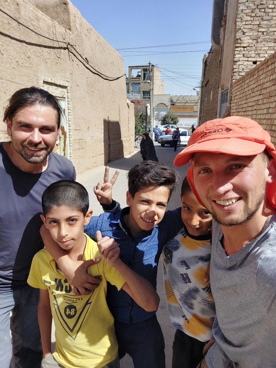 Владимирский документалист-исследователь Андрей Дубровский в феврале выпустит первую книгу о путешествии в Иран. Стоит ли россиянам ехать в страну с «оси зла»? Опасна ли она для туристов? И что можно в стране, где ничего нельзя? Ищите ответы в нашем интервью.