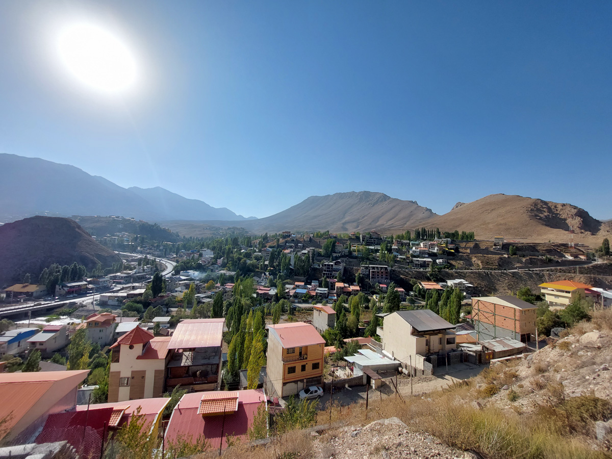 Владимирский документалист-исследователь Андрей Дубровский в феврале выпустит первую книгу о путешествии в Иран. Стоит ли россиянам ехать в страну с «оси зла»? Опасна ли она для туристов? И что можно в стране, где ничего нельзя? Ищите ответы в нашем интервью.