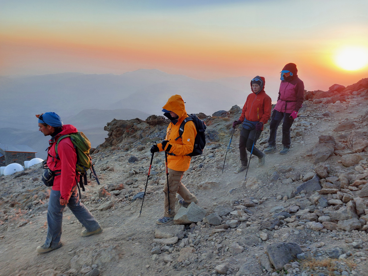 Владимирский документалист-исследователь Андрей Дубровский в феврале выпустит первую книгу о путешествии в Иран. Стоит ли россиянам ехать в страну с «оси зла»? Опасна ли она для туристов? И что можно в стране, где ничего нельзя? Ищите ответы в нашем интервью.