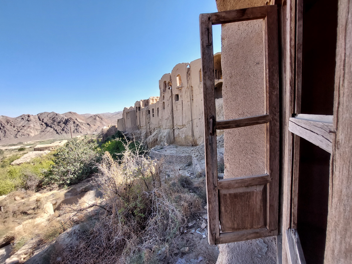 Владимирский документалист-исследователь Андрей Дубровский в феврале выпустит первую книгу о путешествии в Иран. Стоит ли россиянам ехать в страну с «оси зла»? Опасна ли она для туристов? И что можно в стране, где ничего нельзя? Ищите ответы в нашем интервью.