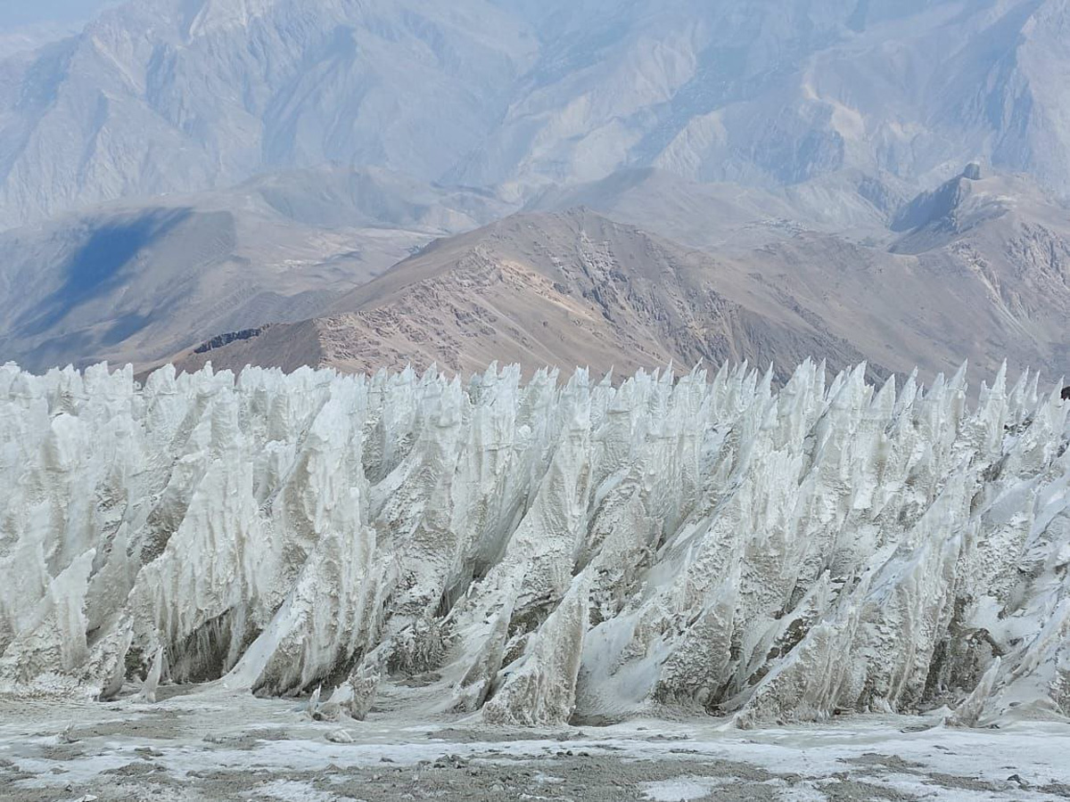 Владимирский документалист-исследователь Андрей Дубровский в феврале выпустит первую книгу о путешествии в Иран. Стоит ли россиянам ехать в страну с «оси зла»? Опасна ли она для туристов? И что можно в стране, где ничего нельзя? Ищите ответы в нашем интервью.