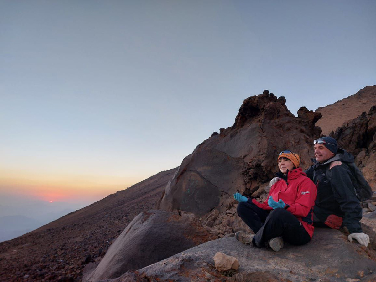 Владимирский документалист-исследователь Андрей Дубровский в феврале выпустит первую книгу о путешествии в Иран. Стоит ли россиянам ехать в страну с «оси зла»? Опасна ли она для туристов? И что можно в стране, где ничего нельзя? Ищите ответы в нашем интервью.