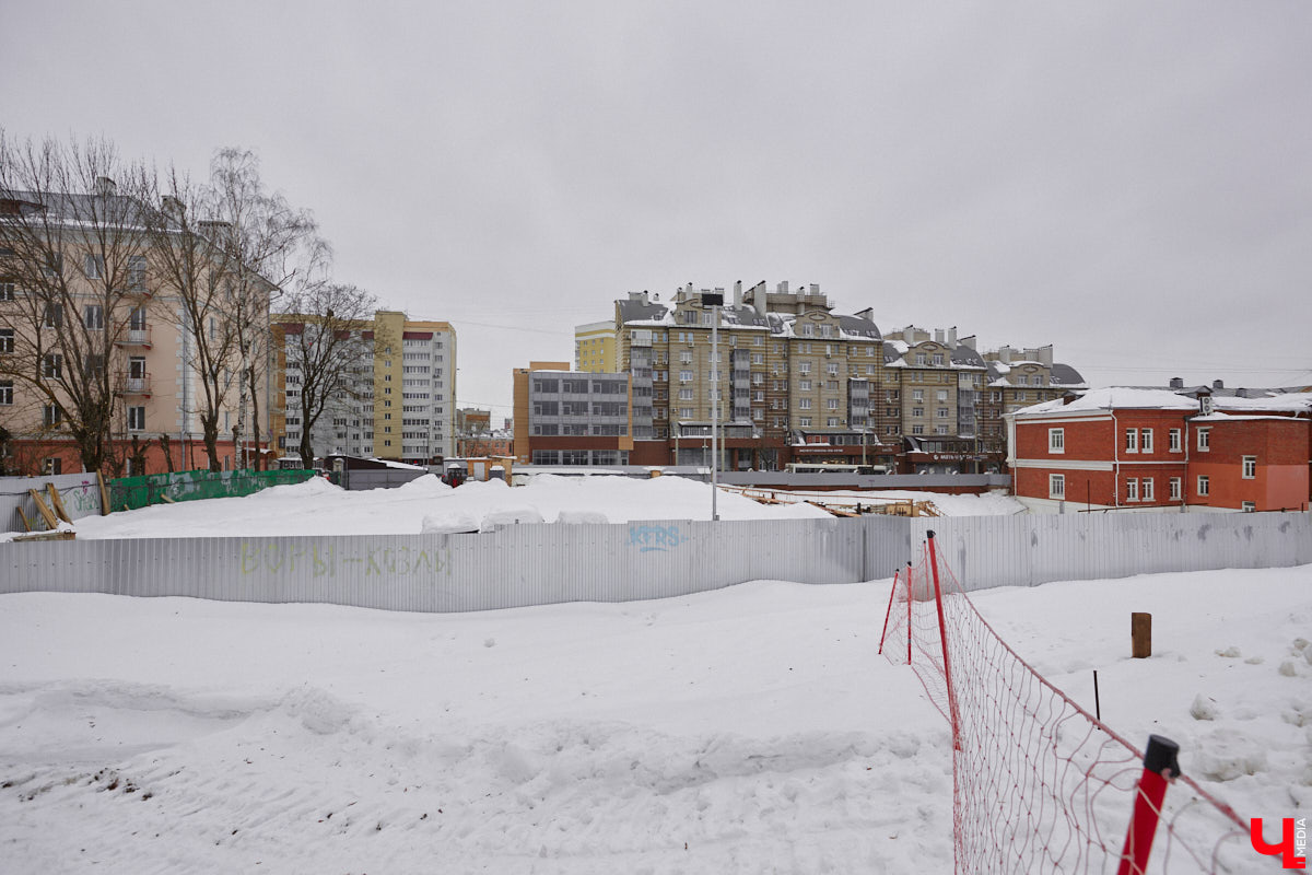 Люди устроены таким образом, что всегда чего-нибудь ждут. Например, открытия объектов, которые, к сожалению, иногда превращаются в долгострои, а то и вовсе остаются лишь на бумаге. Сегодня речь пойдет о трех из них.
