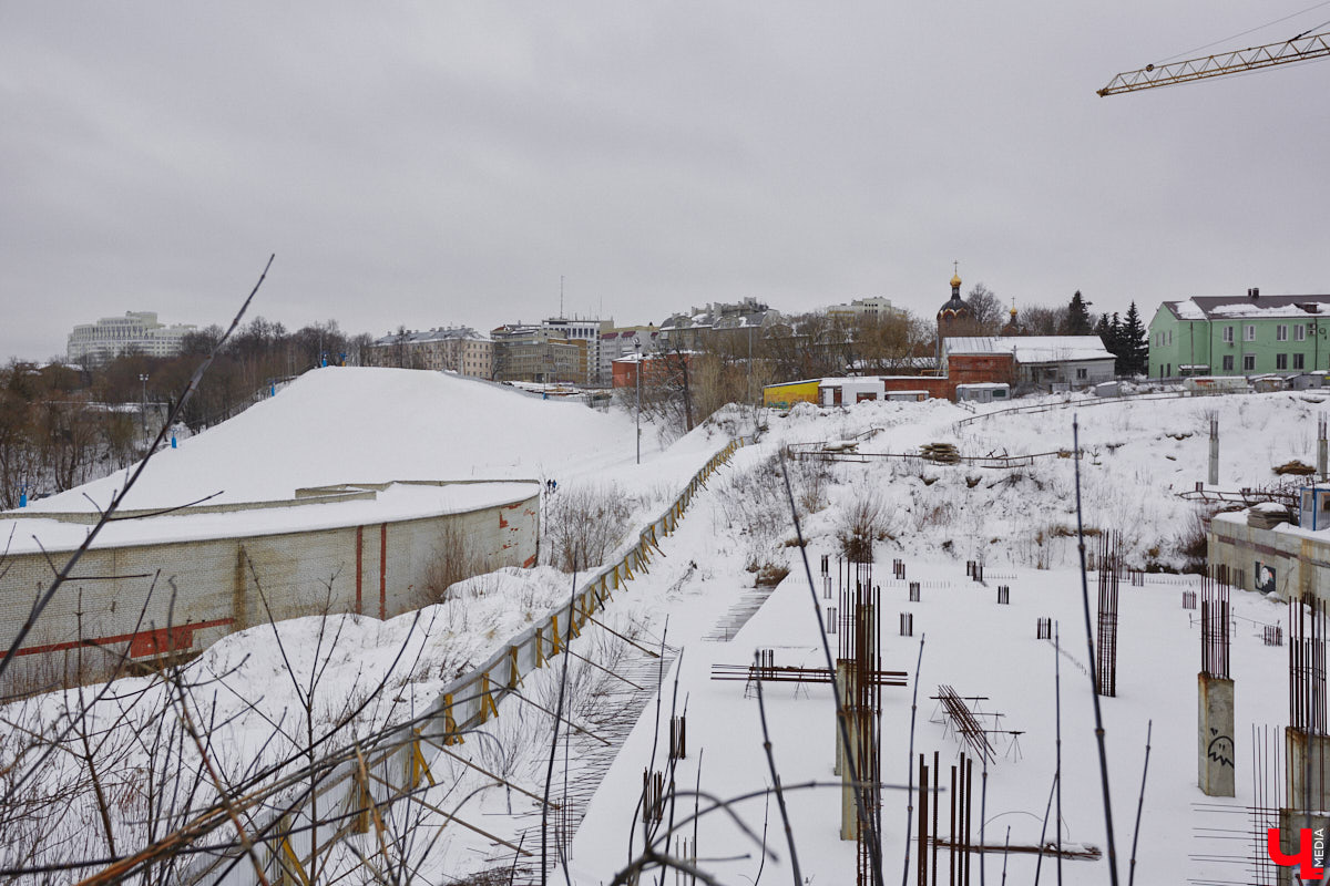 Люди устроены таким образом, что всегда чего-нибудь ждут. Например, открытия объектов, которые, к сожалению, иногда превращаются в долгострои, а то и вовсе остаются лишь на бумаге. Сегодня речь пойдет о трех из них.
