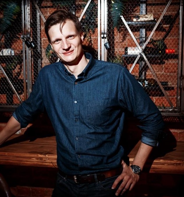 Зимой всегда хочется провести время в уюте и тепле, но не хочется сидеть дома. Именно поэтому в суздальском экоотеле «Горячие ключи» организована «Театральная гостиная». Это авторский проект экоотеля, включающий в себя цикл необычных спектаклей. Но здесь можно не только наблюдать интереснейшие постановки с участием любимых владимирских артистов! Подробности — в материале.